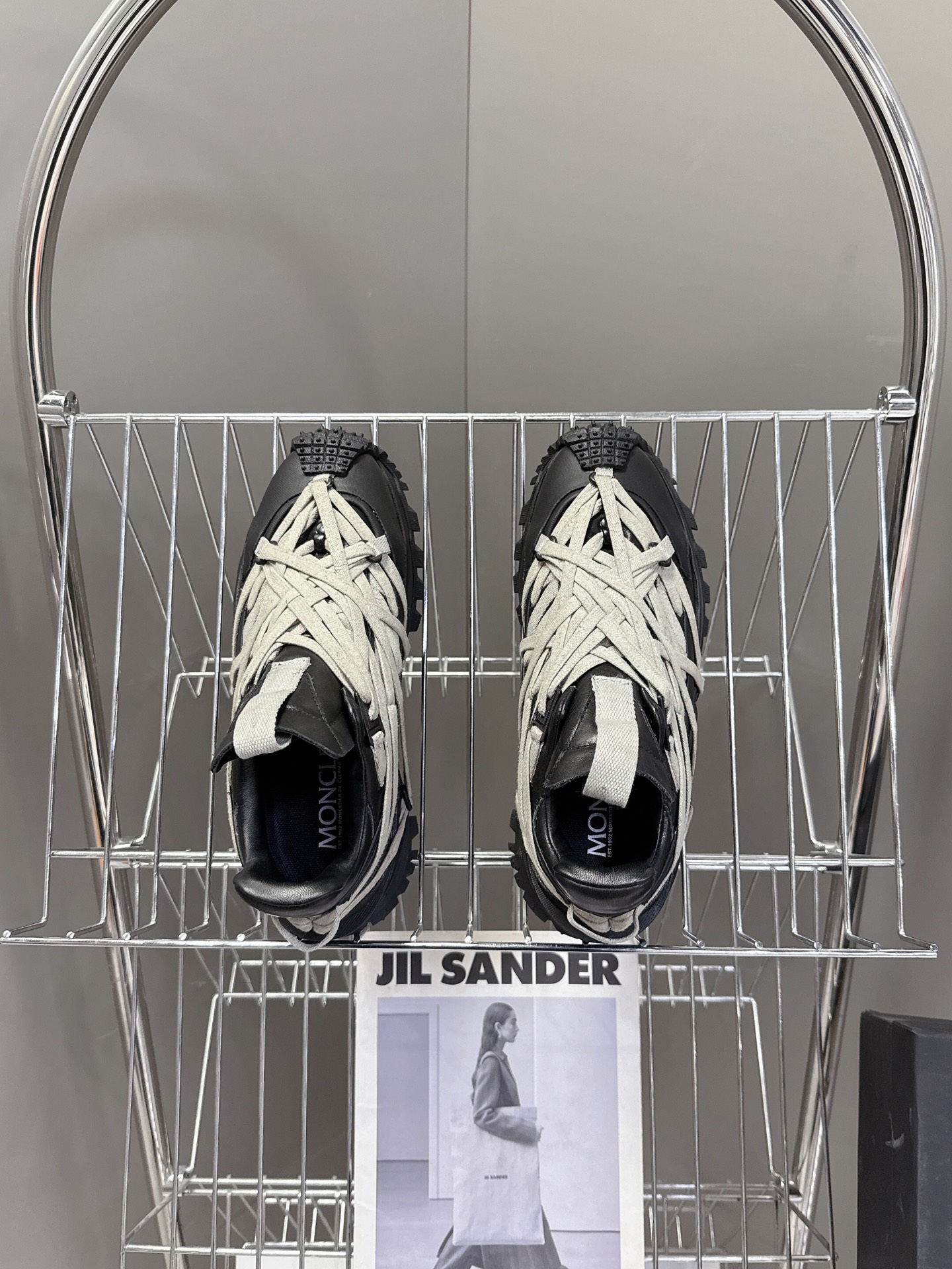  Rick Owens x Moncler 疯狂绑带V底鞋 登山鞋 情侣款
这季联名新鞋太帅啦！选用Mo