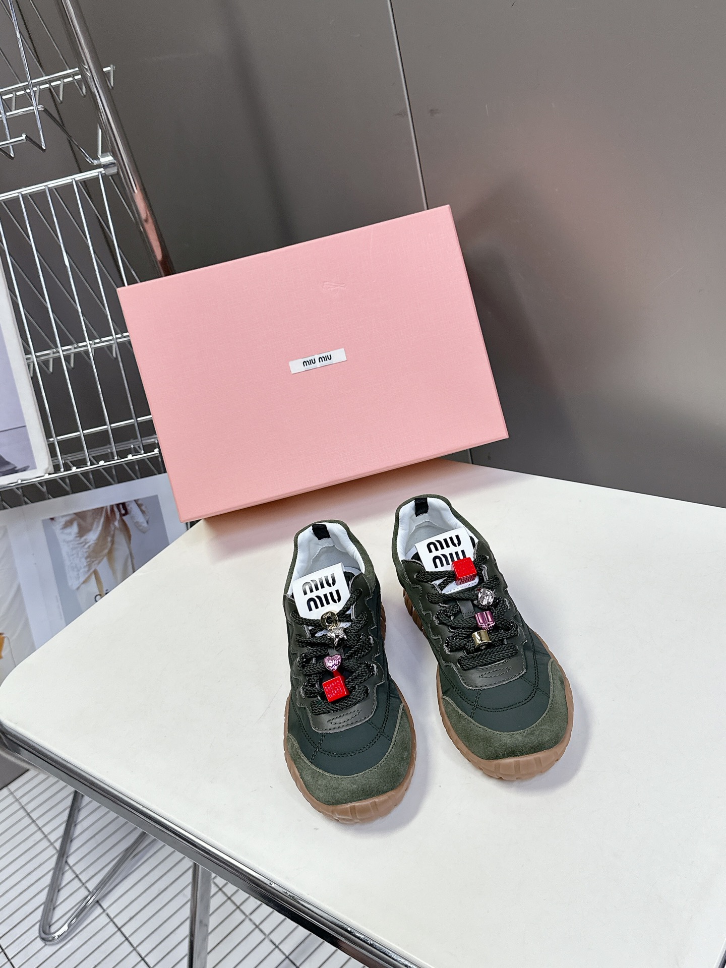 MiuMiu缪缪春夏秀款 饼干鞋 阿甘鞋休闲运动鞋专柜RMB9000购入开发 miumiu最新爆款 前卫