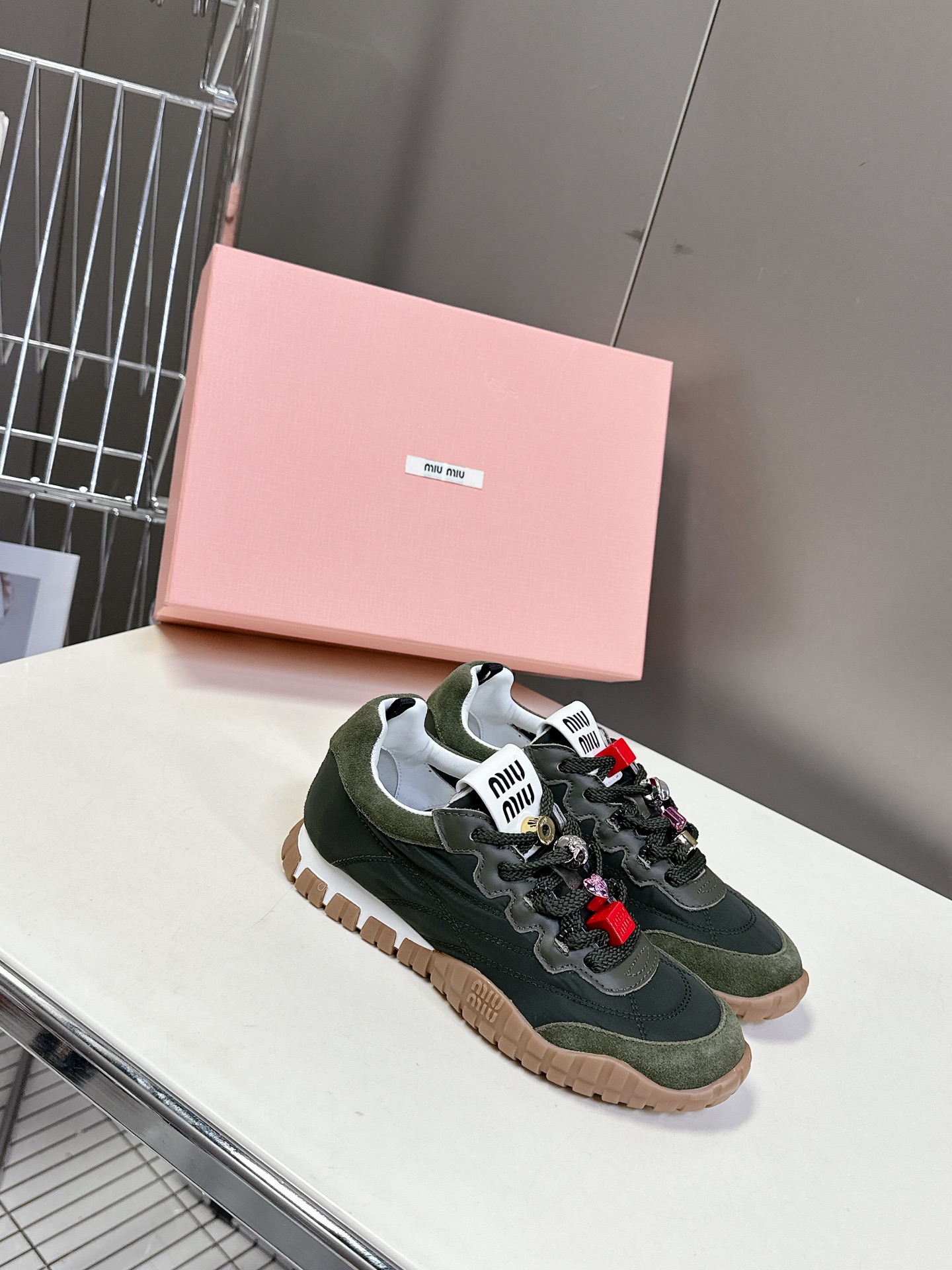 MiuMiu缪缪春夏秀款 饼干鞋 阿甘鞋休闲运动鞋专柜RMB9000购入开发 miumiu最新爆款 前卫