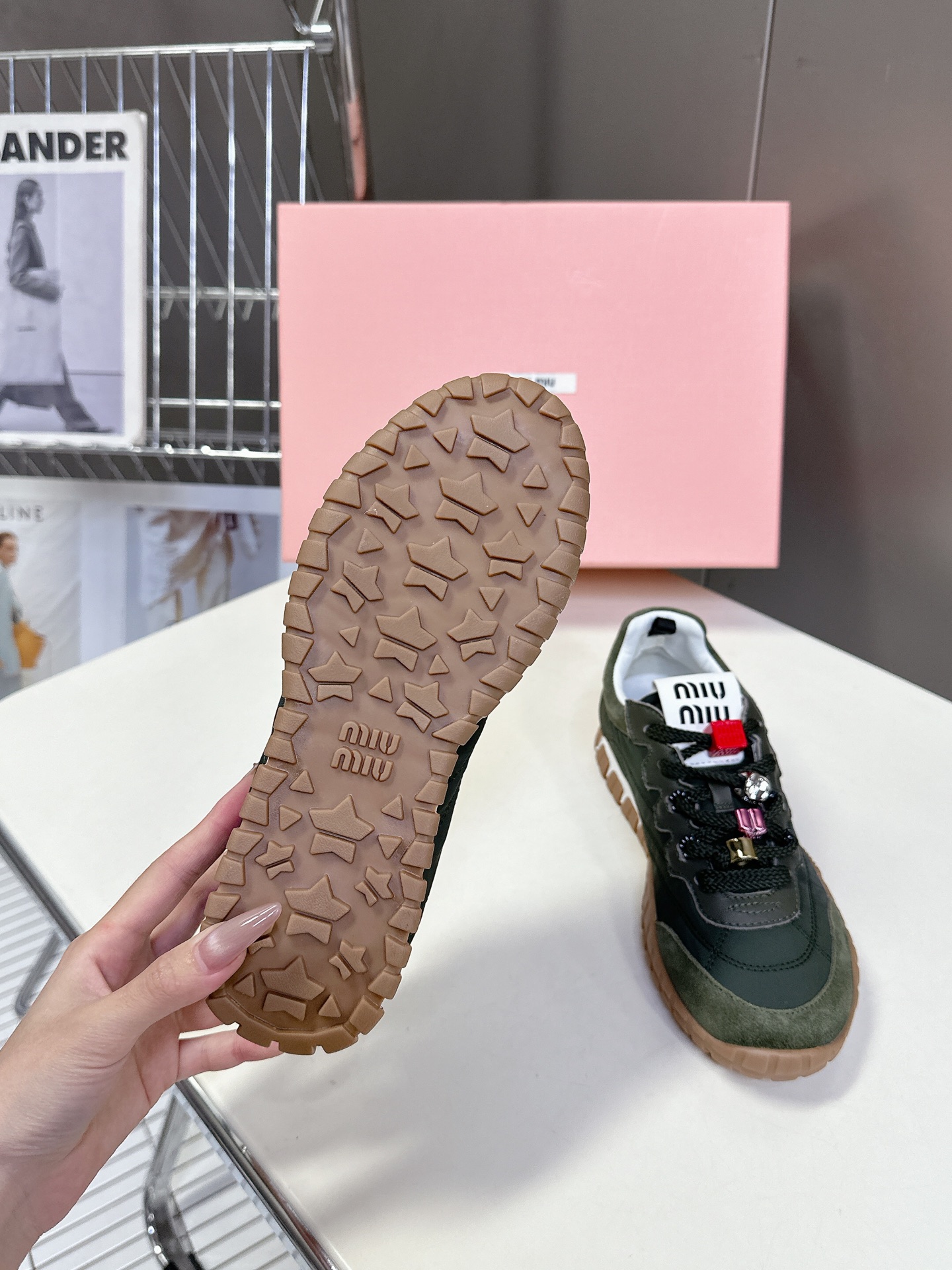 MiuMiu缪缪春夏秀款 饼干鞋 阿甘鞋休闲运动鞋专柜RMB9000购入开发 miumiu最新爆款 前卫