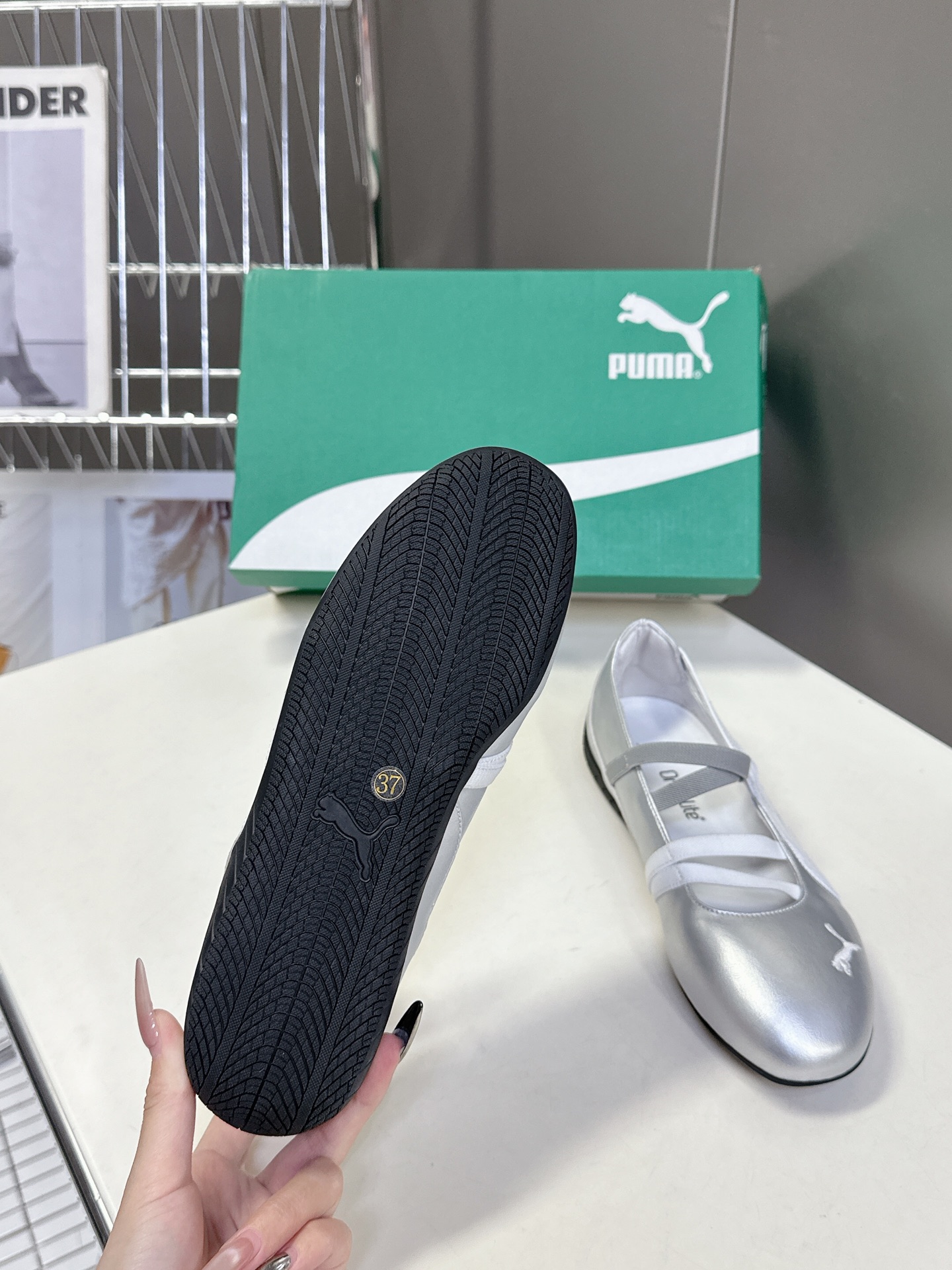  Puma 彪马春夏全新芭蕾舞运动鞋时尚与运动的完美融合

Rose朴彩英同款正品购入开发 细节可对原版
