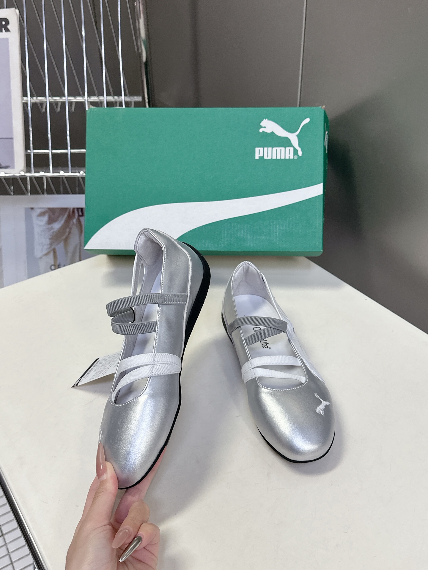  Puma 彪马春夏全新芭蕾舞运动鞋时尚与运动的完美融合

Rose朴彩英同款正品购入开发 细节可对原版