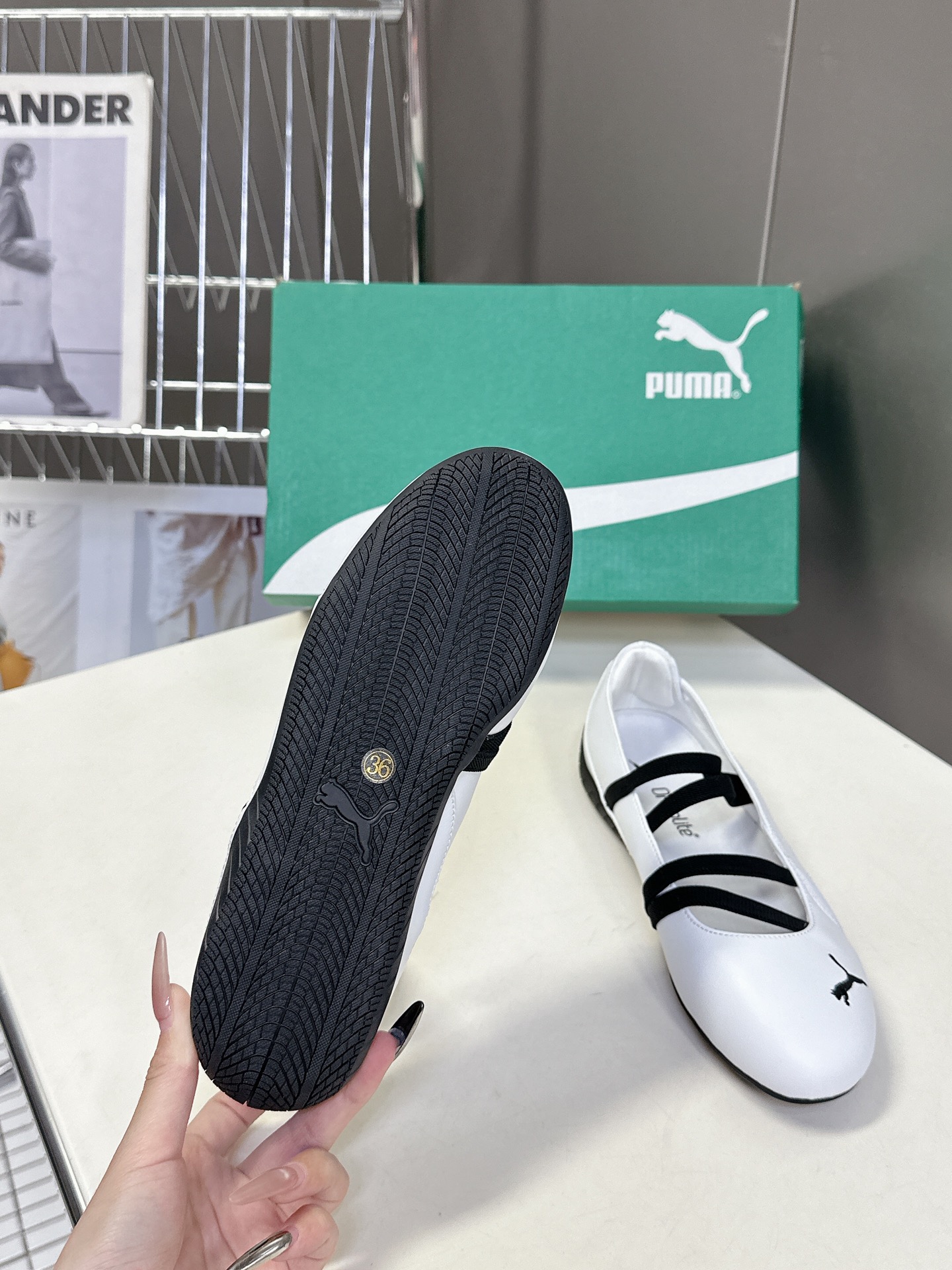  Puma 彪马春夏全新芭蕾舞运动鞋时尚与运动的完美融合

Rose朴彩英同款正品购入开发 细节可对原版