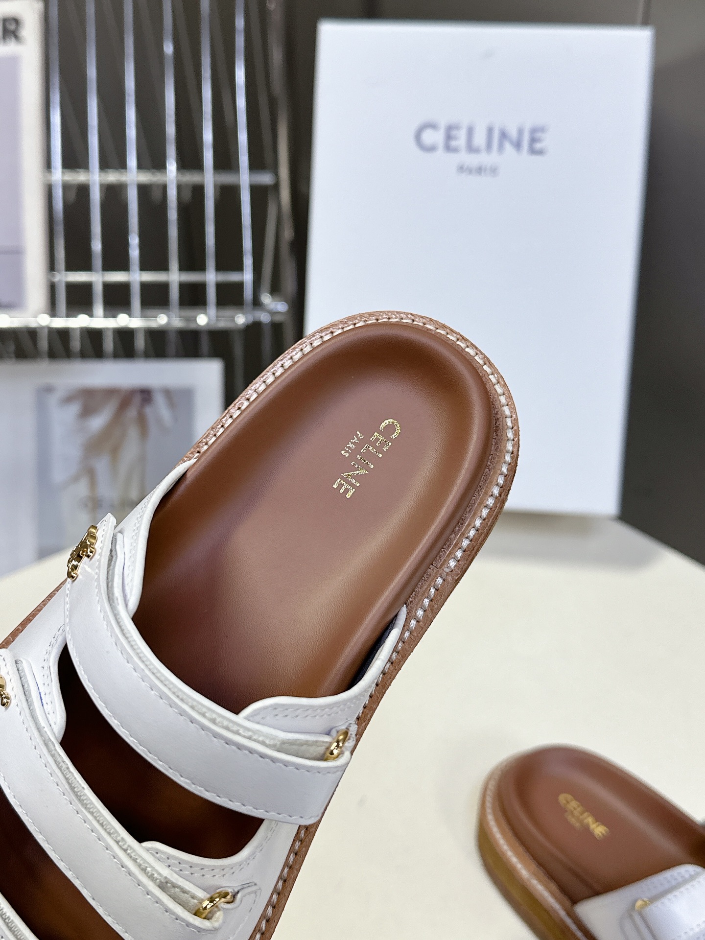  【CELINE】思琳代级别 春夏新品凯旋门复古罗马凉鞋拖鞋  进出专柜无压力，重工版，拒绝一眼假low