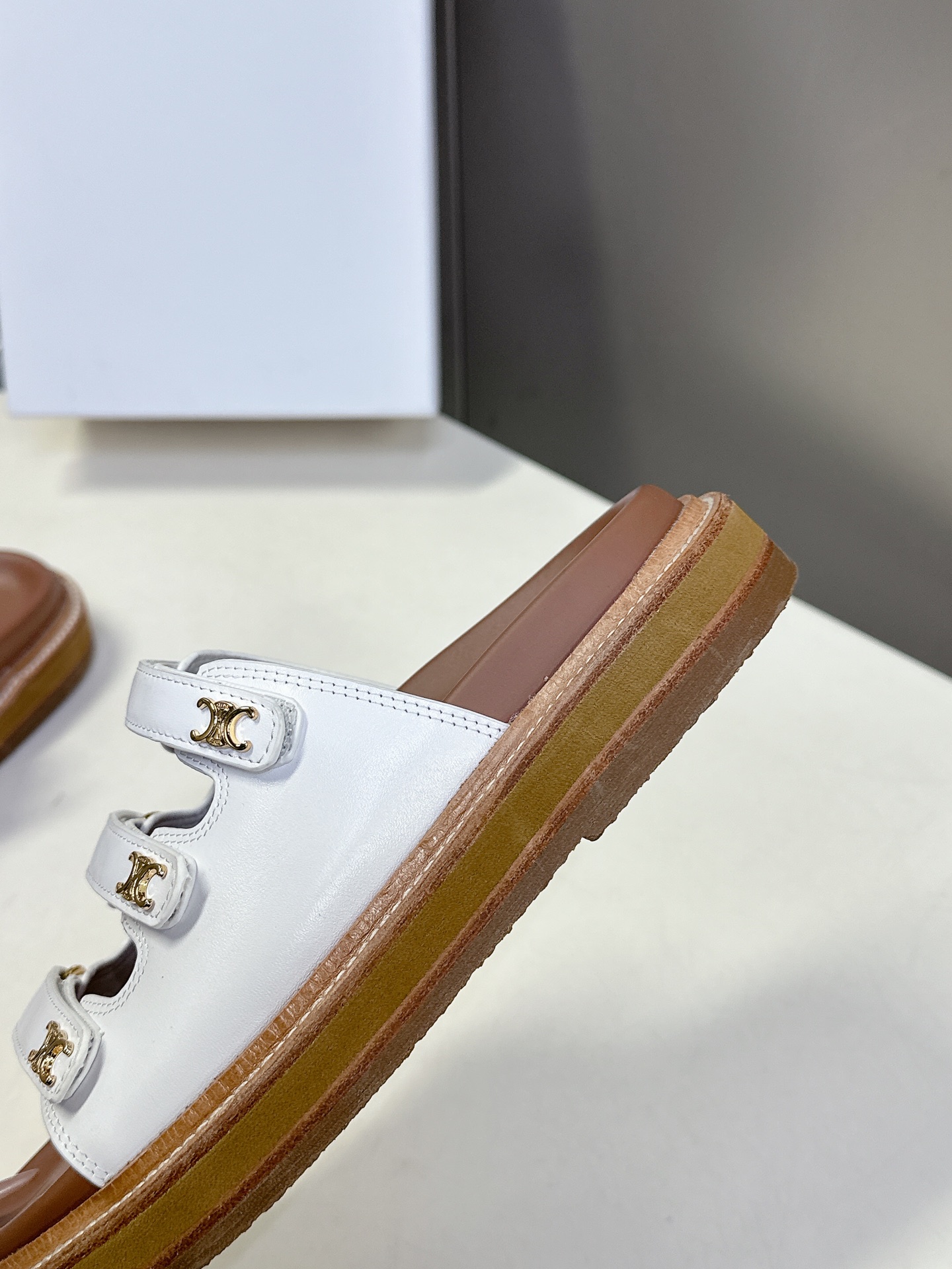  【CELINE】思琳代级别 春夏新品凯旋门复古罗马凉鞋拖鞋  进出专柜无压力，重工版，拒绝一眼假low