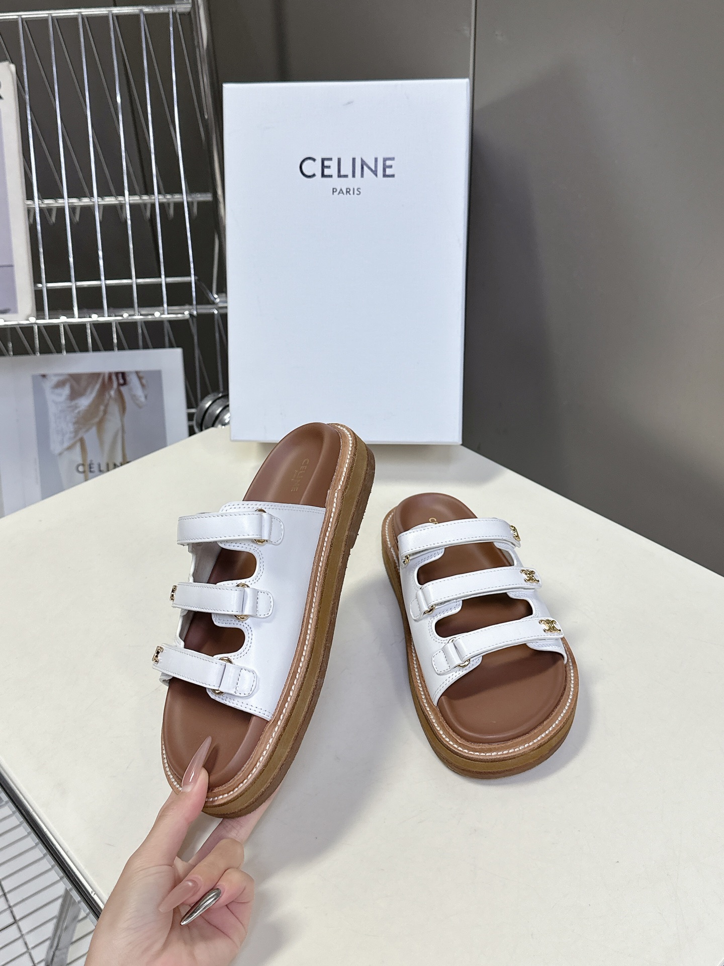  【CELINE】思琳代级别 春夏新品凯旋门复古罗马凉鞋拖鞋  进出专柜无压力，重工版，拒绝一眼假low