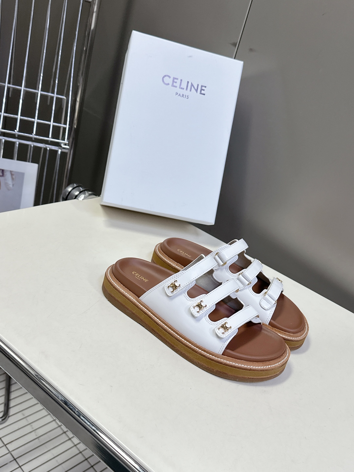  【CELINE】思琳代级别 春夏新品凯旋门复古罗马凉鞋拖鞋  进出专柜无压力，重工版，拒绝一眼假low