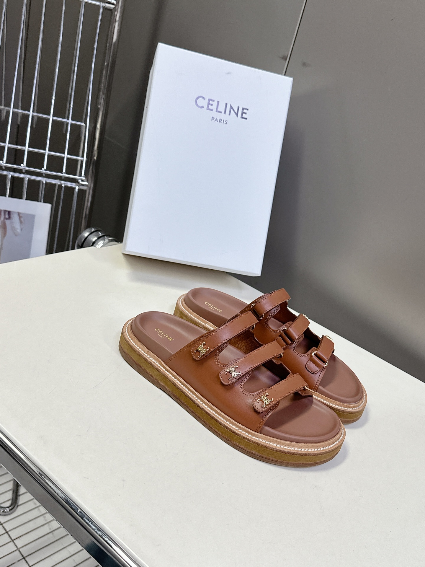  【CELINE】思琳代级别 春夏新品凯旋门复古罗马凉鞋拖鞋  进出专柜无压力，重工版，拒绝一眼假low