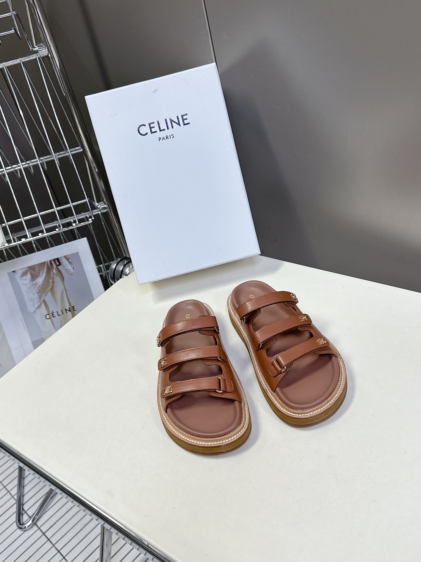  【CELINE】思琳代级别 春夏新品凯旋门复古罗马凉鞋拖鞋  进出专柜无压力，重工版，拒绝一眼假low