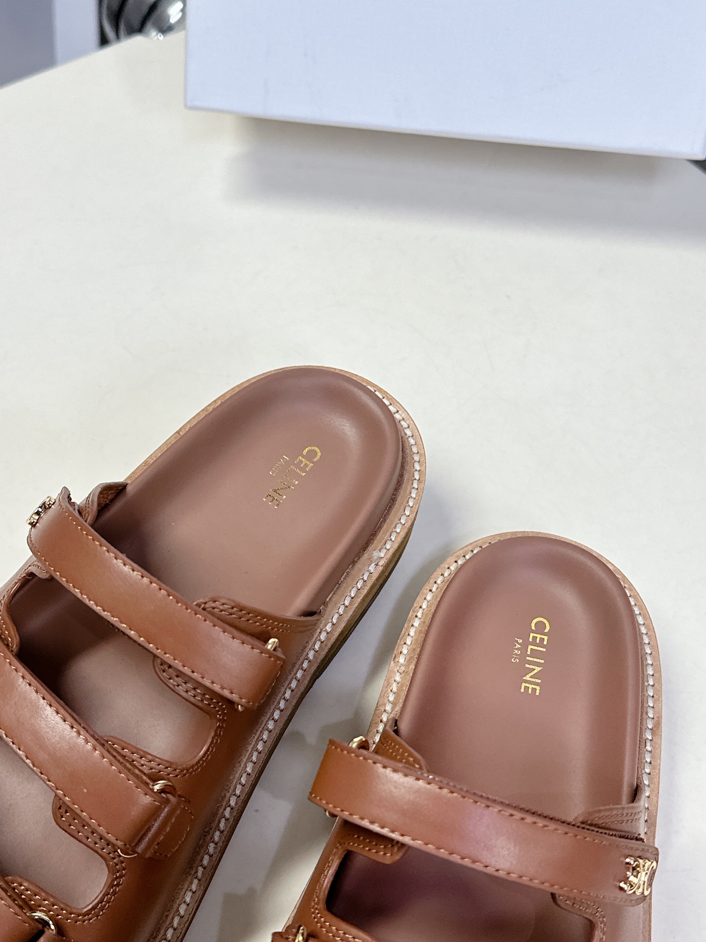  【CELINE】思琳代级别 春夏新品凯旋门复古罗马凉鞋拖鞋  进出专柜无压力，重工版，拒绝一眼假low
