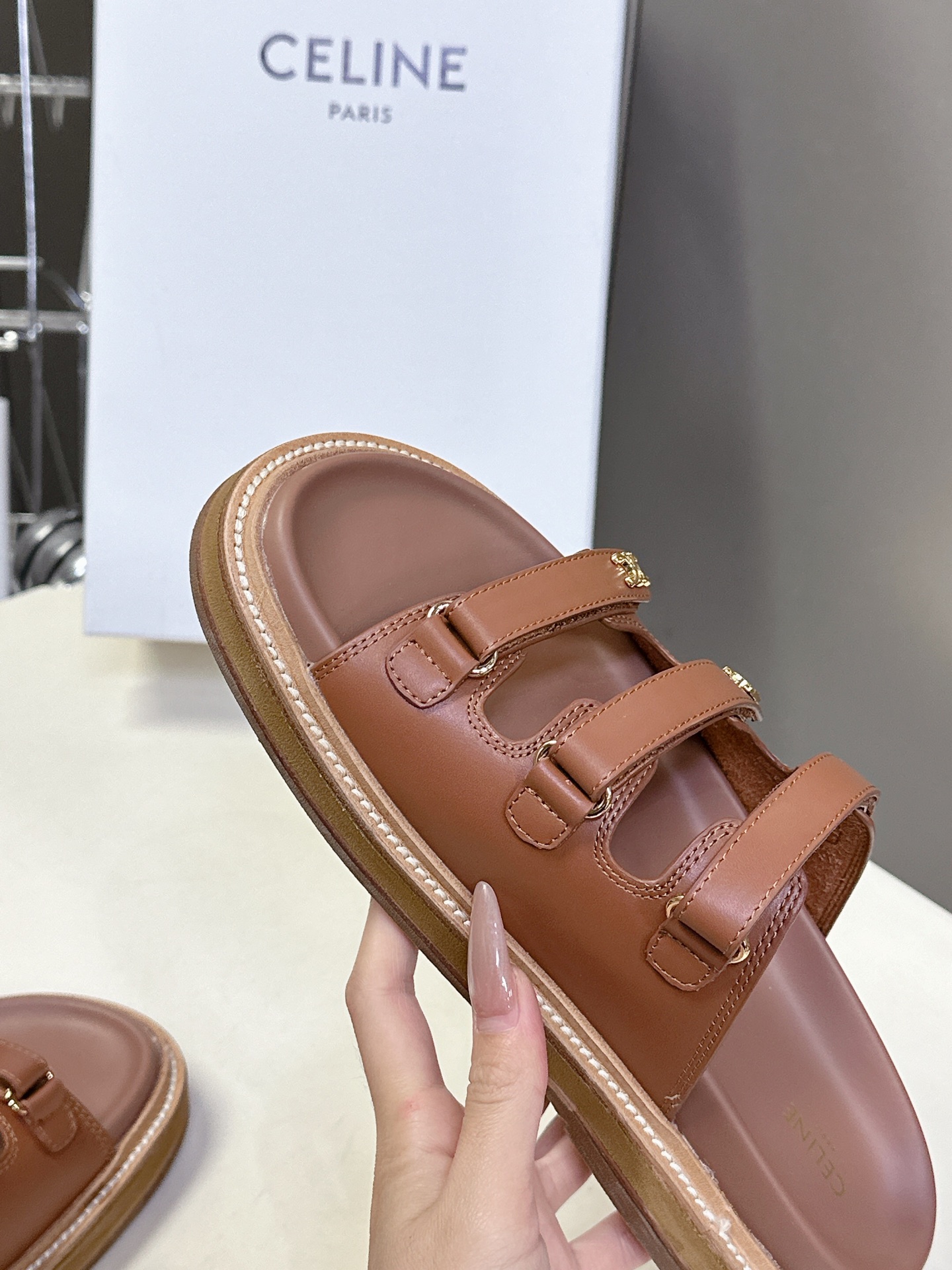  【CELINE】思琳代级别 春夏新品凯旋门复古罗马凉鞋拖鞋  进出专柜无压力，重工版，拒绝一眼假low