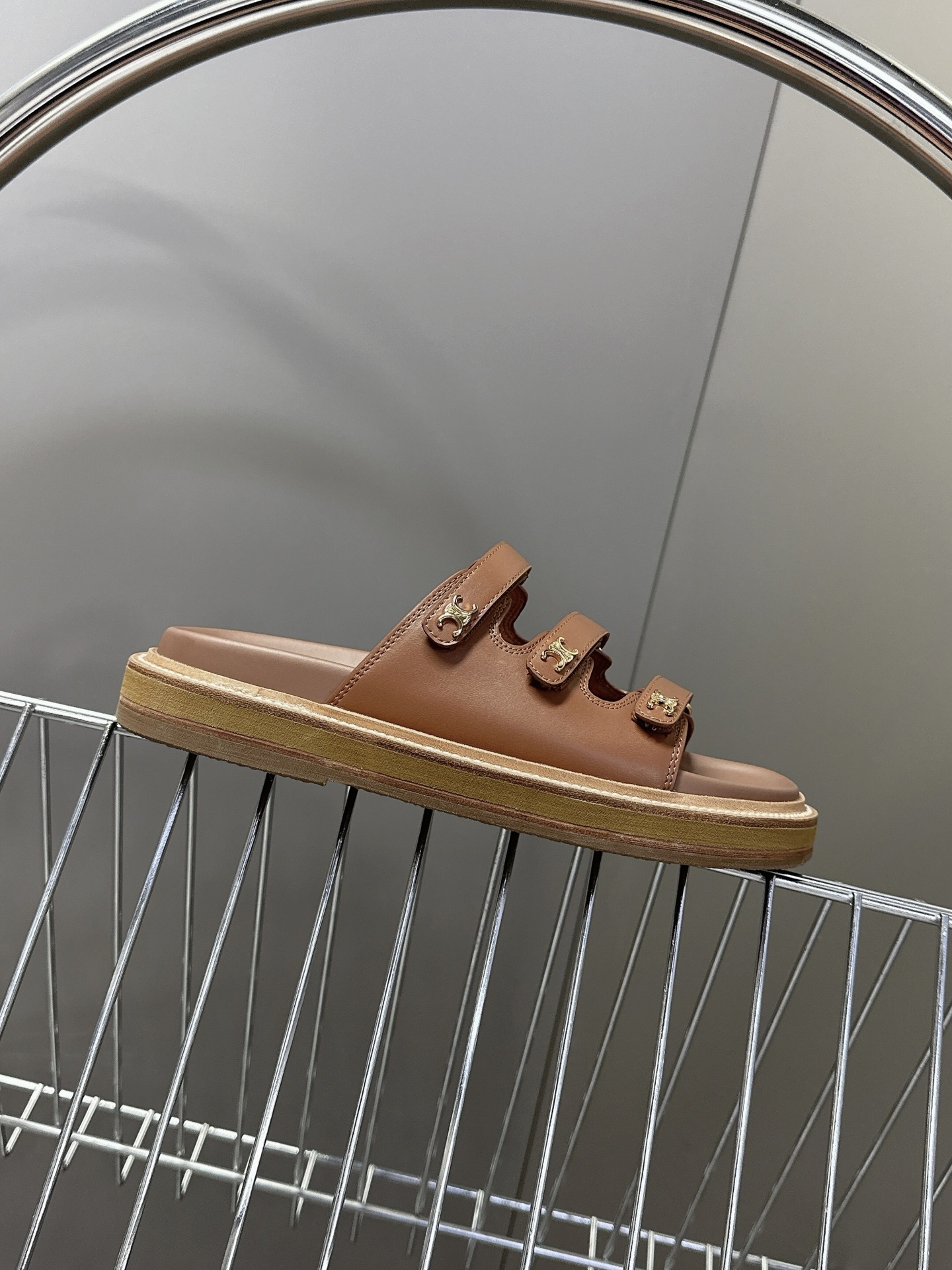  【CELINE】思琳代级别 春夏新品凯旋门复古罗马凉鞋拖鞋  进出专柜无压力，重工版，拒绝一眼假low