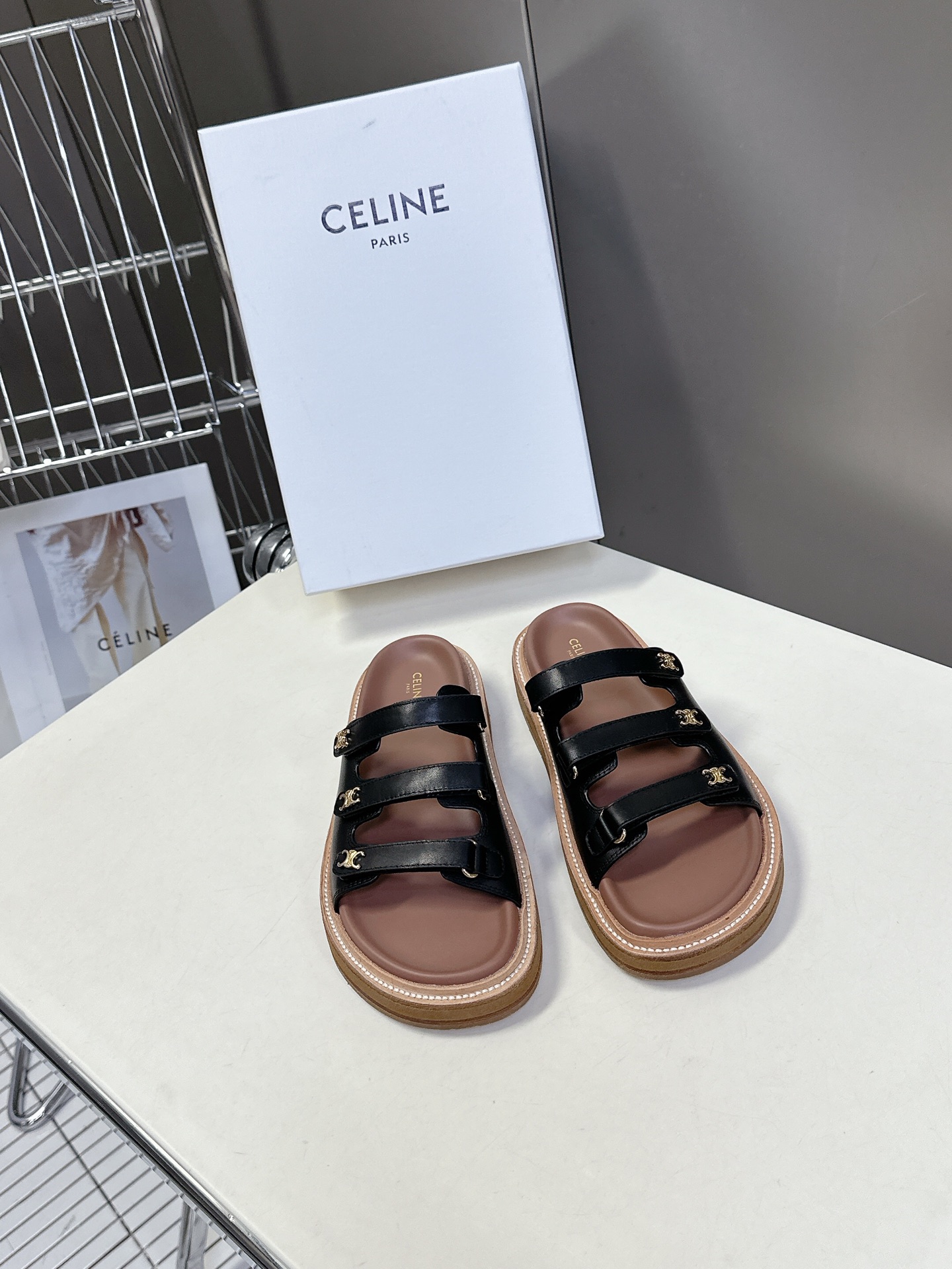  【CELINE】思琳代级别 春夏新品凯旋门复古罗马凉鞋拖鞋  进出专柜无压力，重工版，拒绝一眼假low