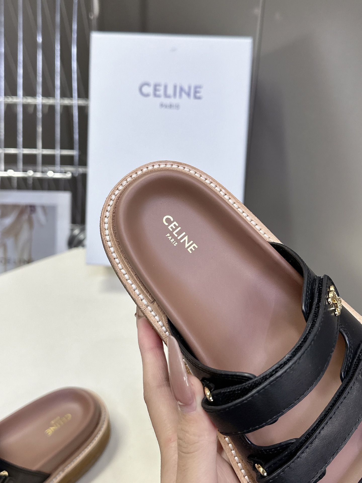  【CELINE】思琳代级别 春夏新品凯旋门复古罗马凉鞋拖鞋  进出专柜无压力，重工版，拒绝一眼假low