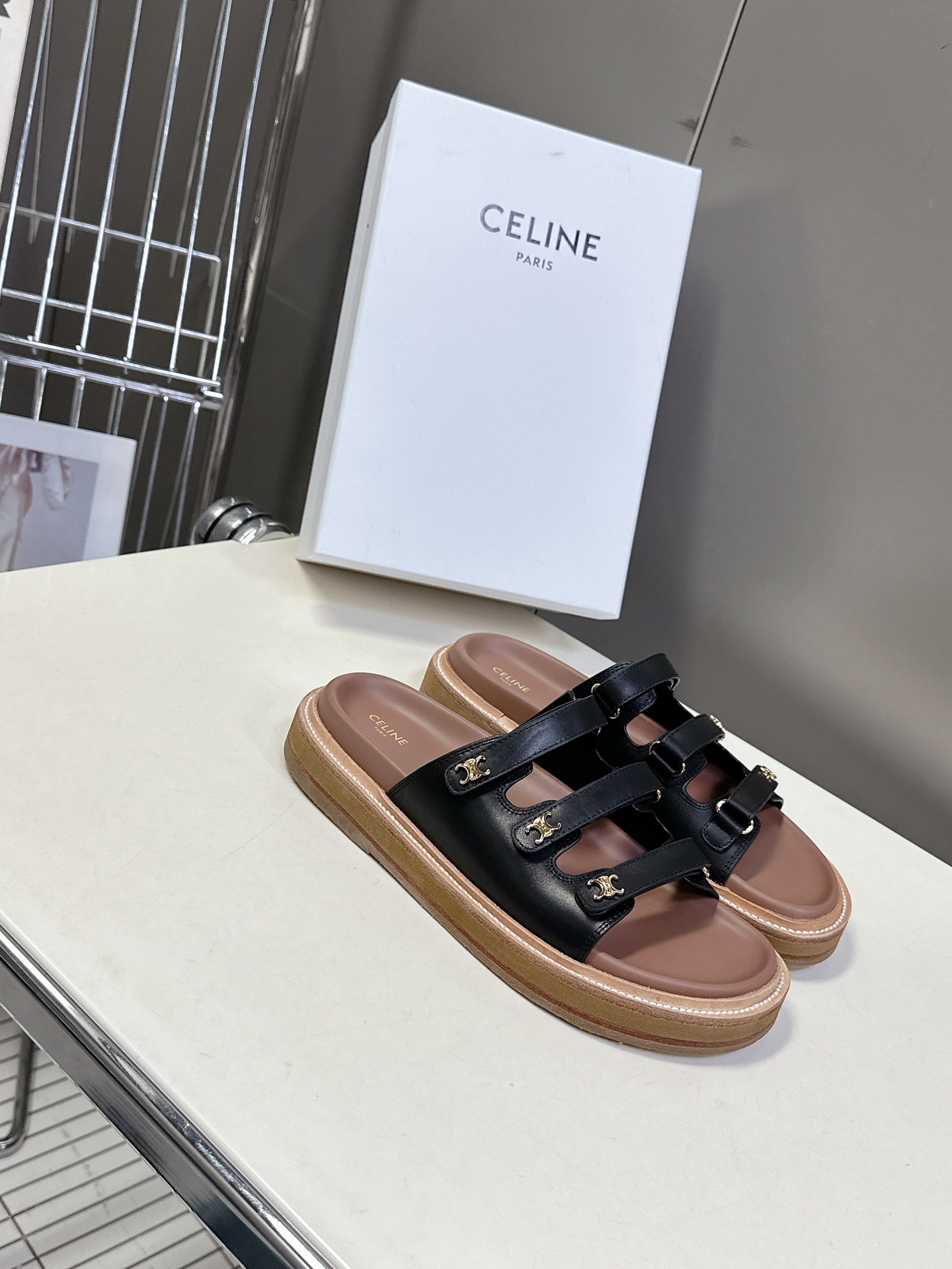  【CELINE】思琳代级别 春夏新品凯旋门复古罗马凉鞋拖鞋  进出专柜无压力，重工版，拒绝一眼假low