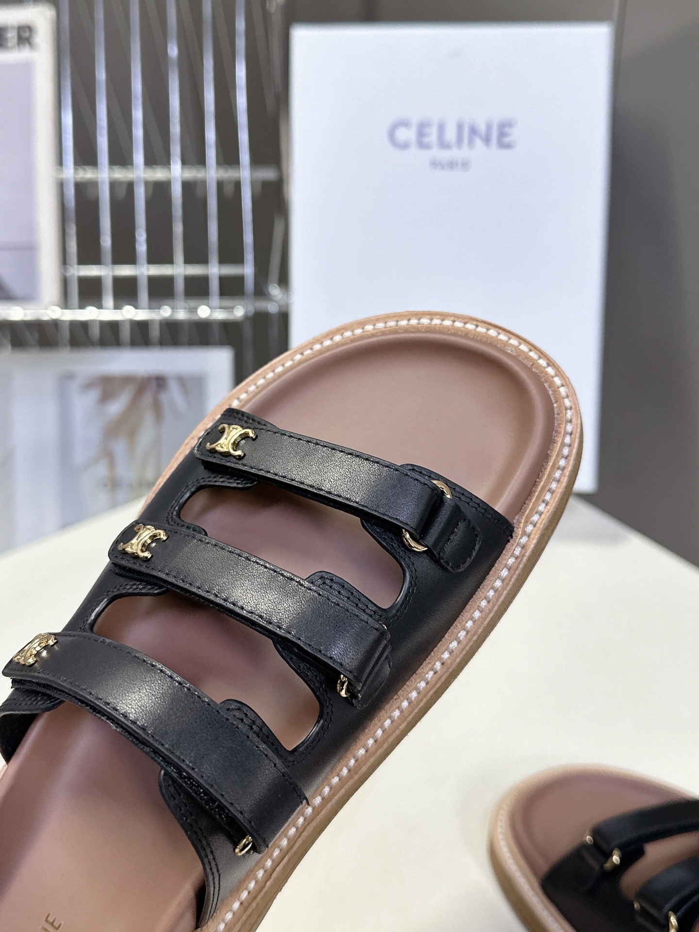 【CELINE】思琳代级别 春夏新品凯旋门复古罗马凉鞋拖鞋  进出专柜无压力，重工版，拒绝一眼假low