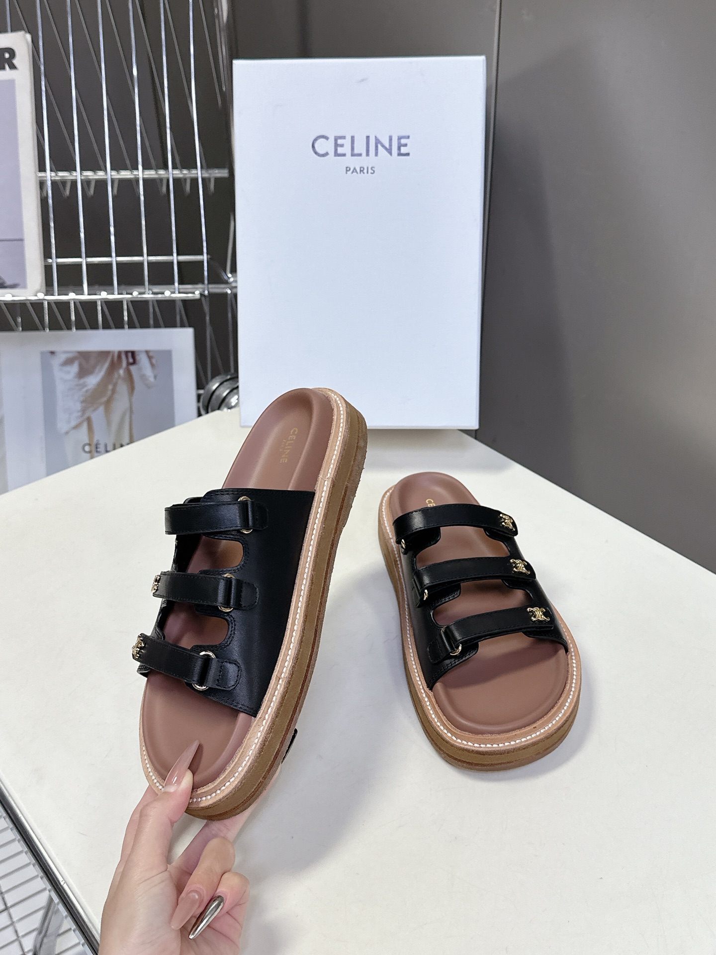  【CELINE】思琳代级别 春夏新品凯旋门复古罗马凉鞋拖鞋  进出专柜无压力，重工版，拒绝一眼假low