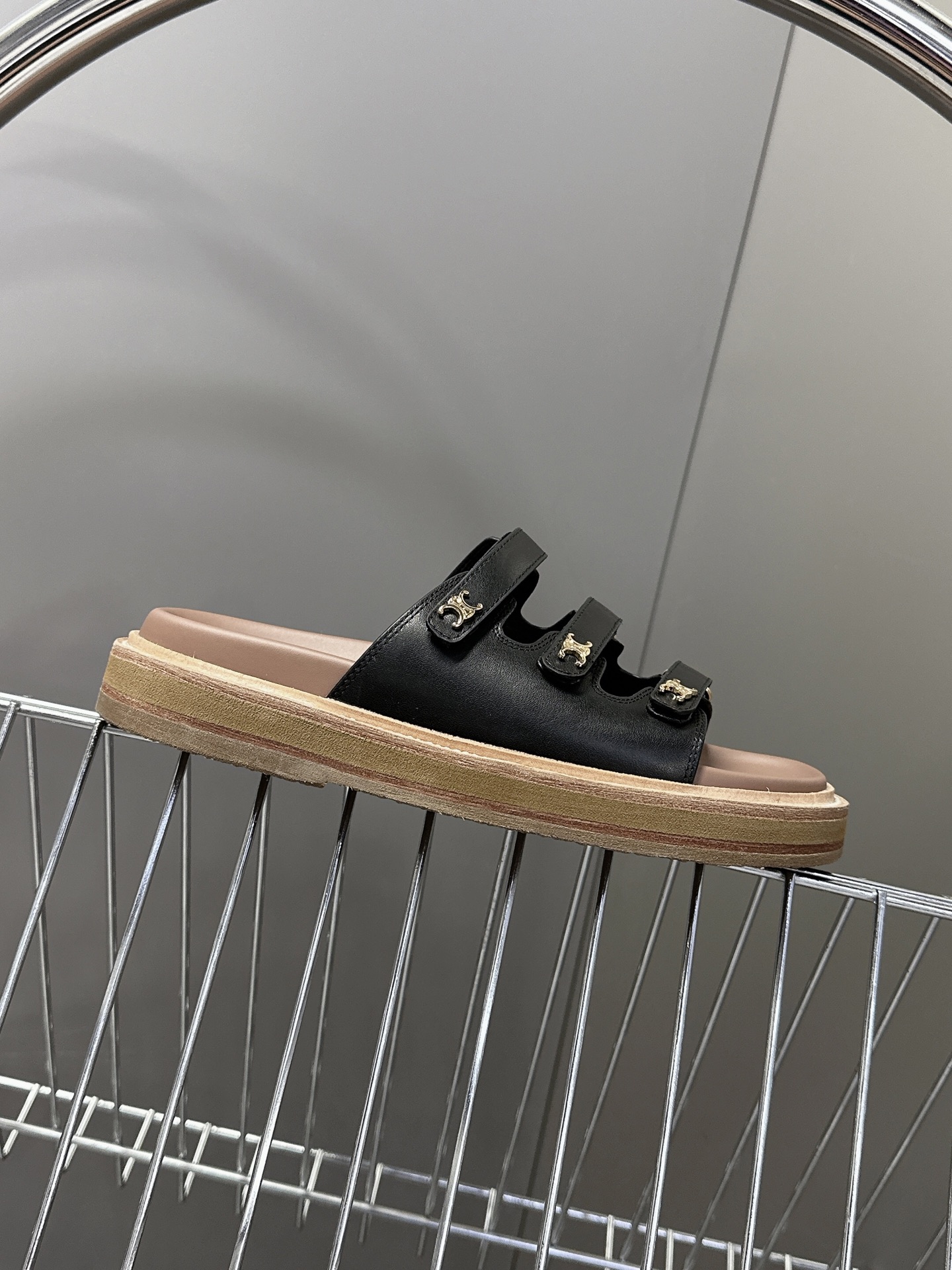  【CELINE】思琳代级别 春夏新品凯旋门复古罗马凉鞋拖鞋  进出专柜无压力，重工版，拒绝一眼假low