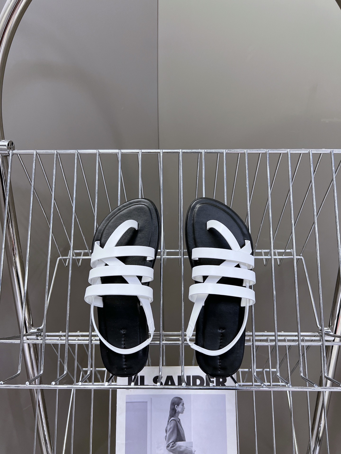  the row 春夏极简百搭平底凉鞋鞋  真的是史上我穿过最最舒服的款式太柔软啦！磨脚星人一定要收了它