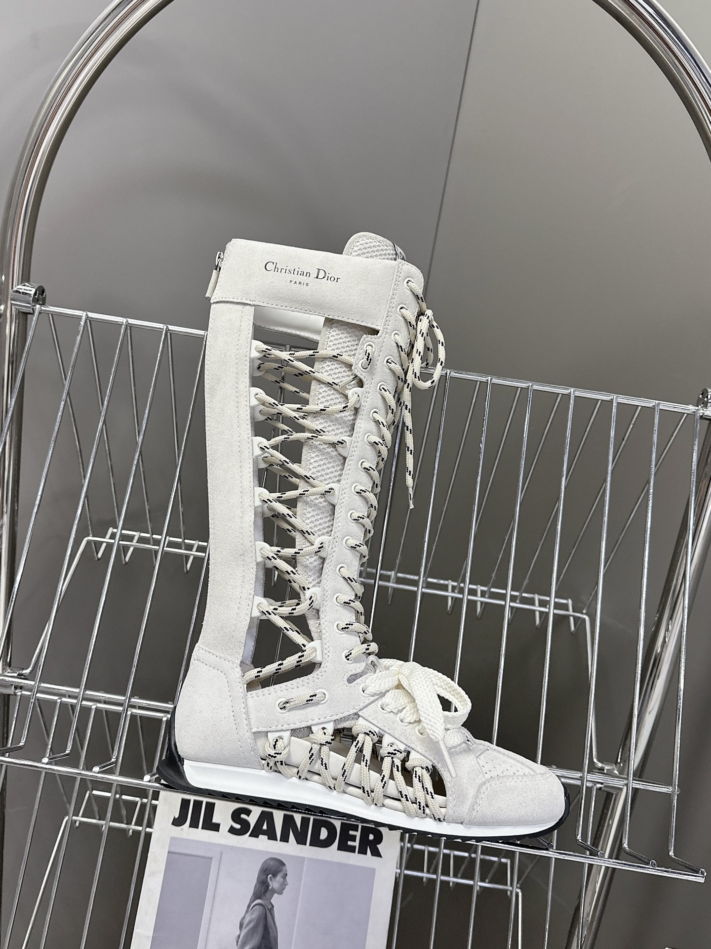  Dior迪奥春夏走秀款涂德训靴子
太古汇RMB8990购入开发 25ss春夏秀场出镜率最高的单品 这双