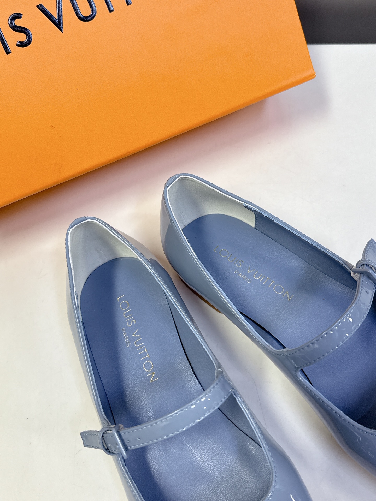  Louis Vuitton 路易威登春夏玛丽珍时装平底鞋 春夏秀场出镜率最高的一款单品 超多名模上脚 