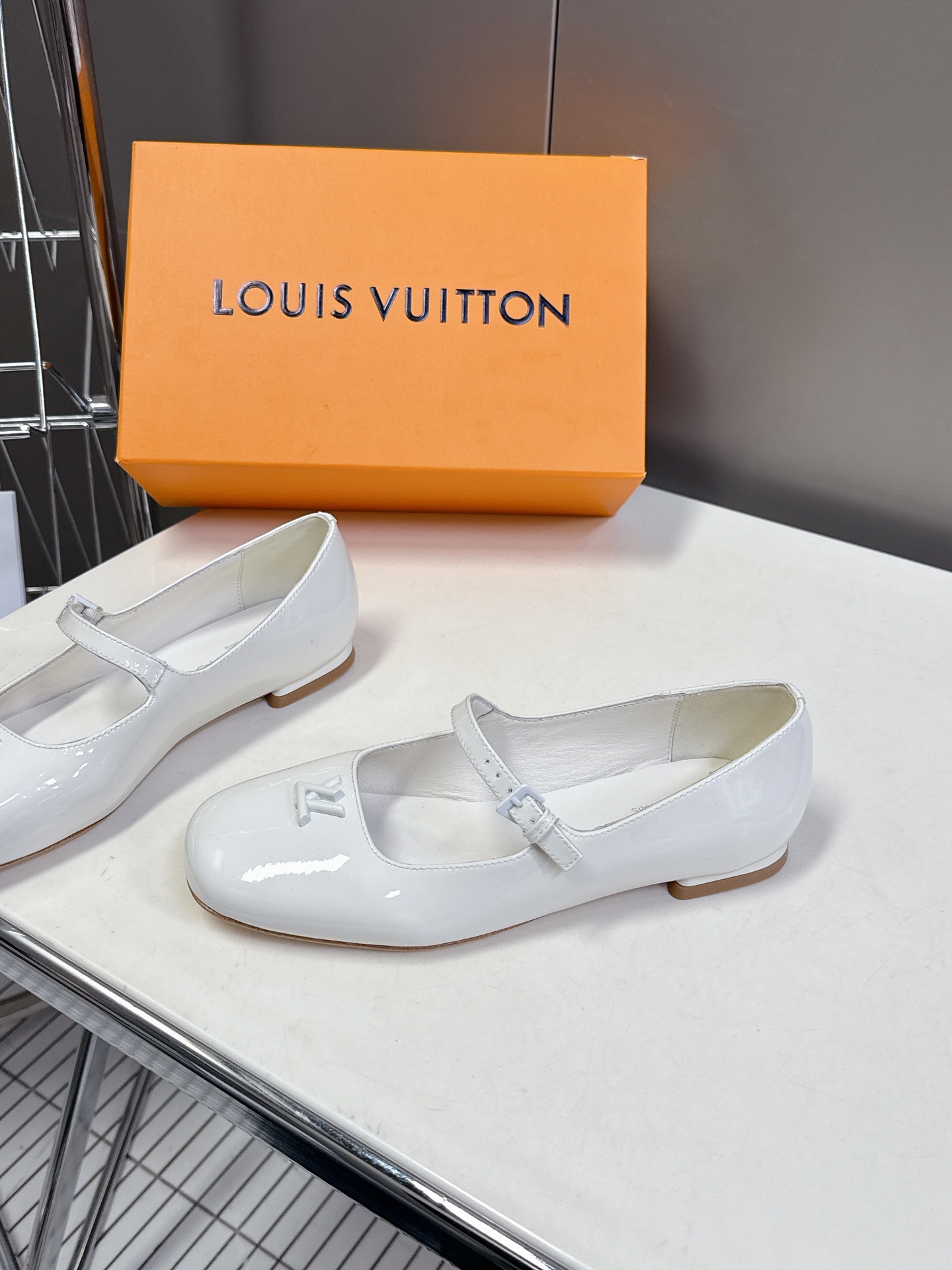  Louis Vuitton 路易威登春夏玛丽珍时装平底鞋 春夏秀场出镜率最高的一款单品 超多名模上脚 