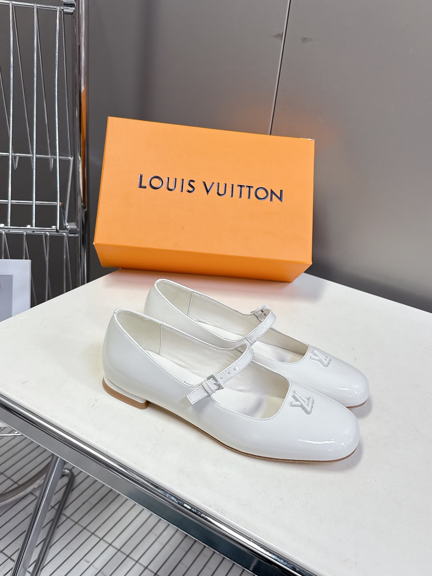  Louis Vuitton 路易威登春夏玛丽珍时装平底鞋 春夏秀场出镜率最高的一款单品 超多名模上脚 