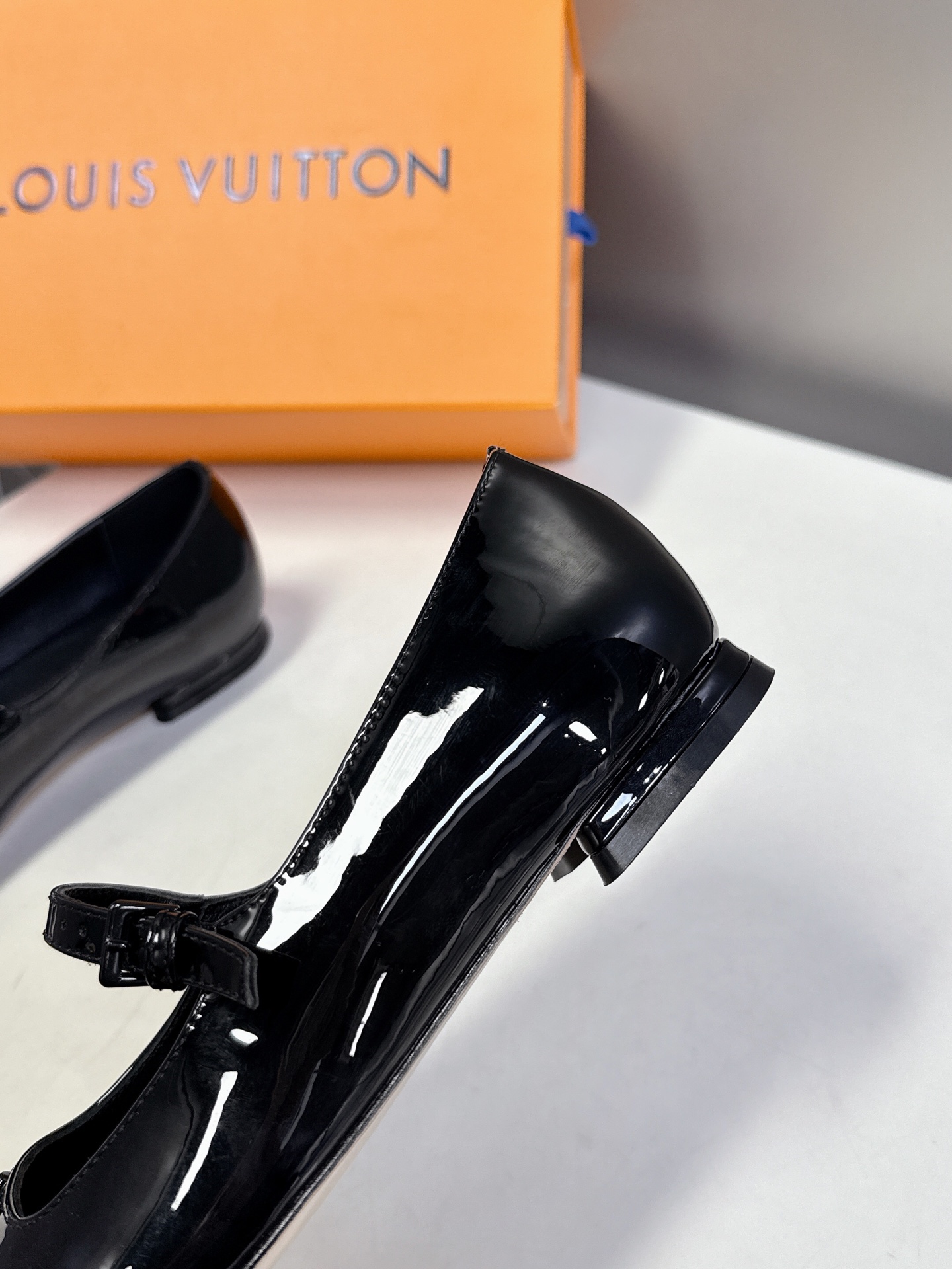  Louis Vuitton 路易威登春夏玛丽珍时装平底鞋 春夏秀场出镜率最高的一款单品 超多名模上脚 
