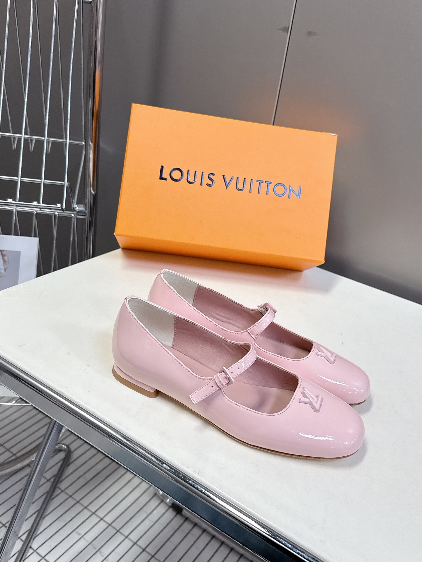  Louis Vuitton 路易威登春夏玛丽珍时装平底鞋 春夏秀场出镜率最高的一款单品 超多名模上脚 