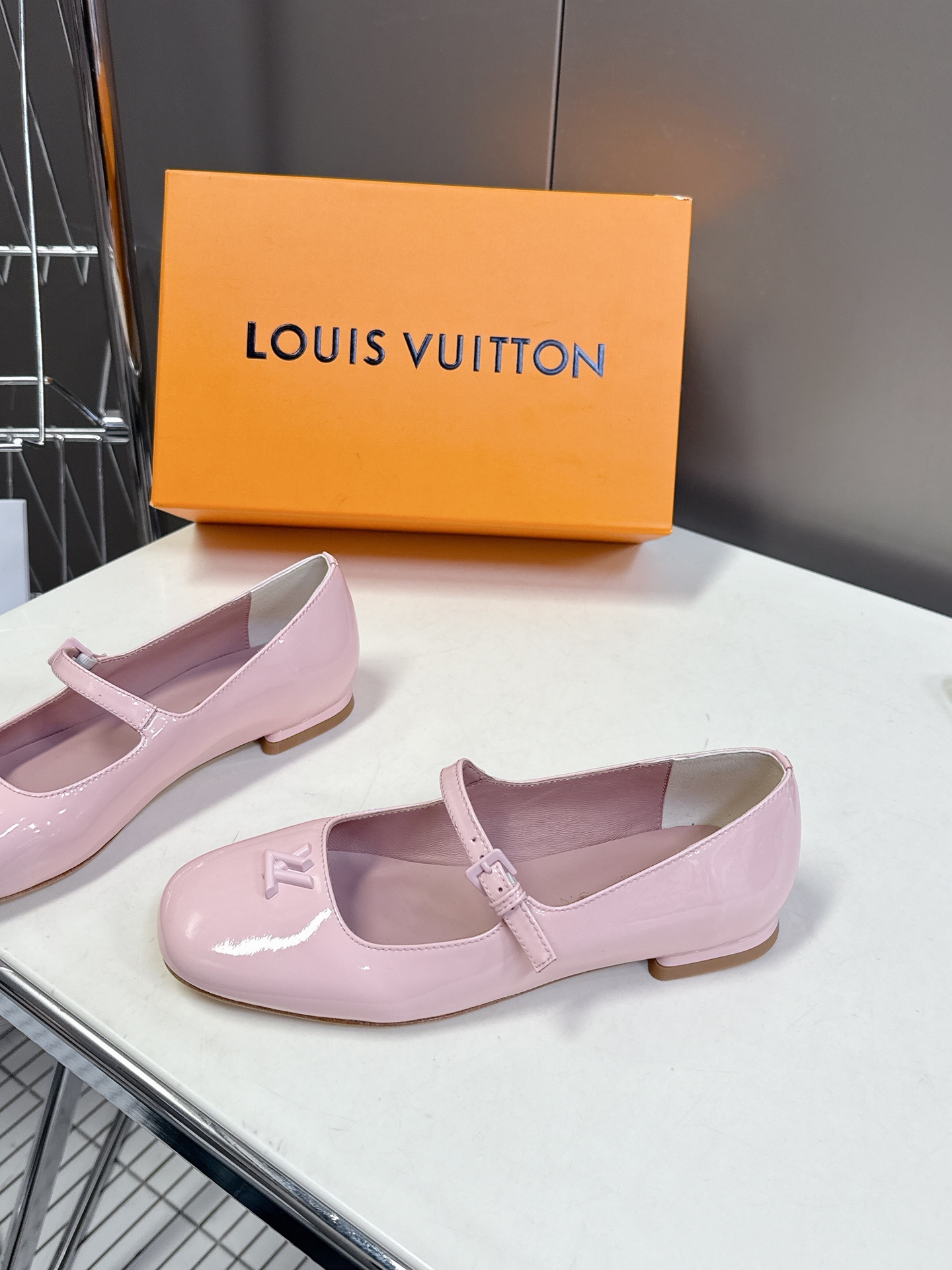  Louis Vuitton 路易威登春夏玛丽珍时装平底鞋 春夏秀场出镜率最高的一款单品 超多名模上脚 