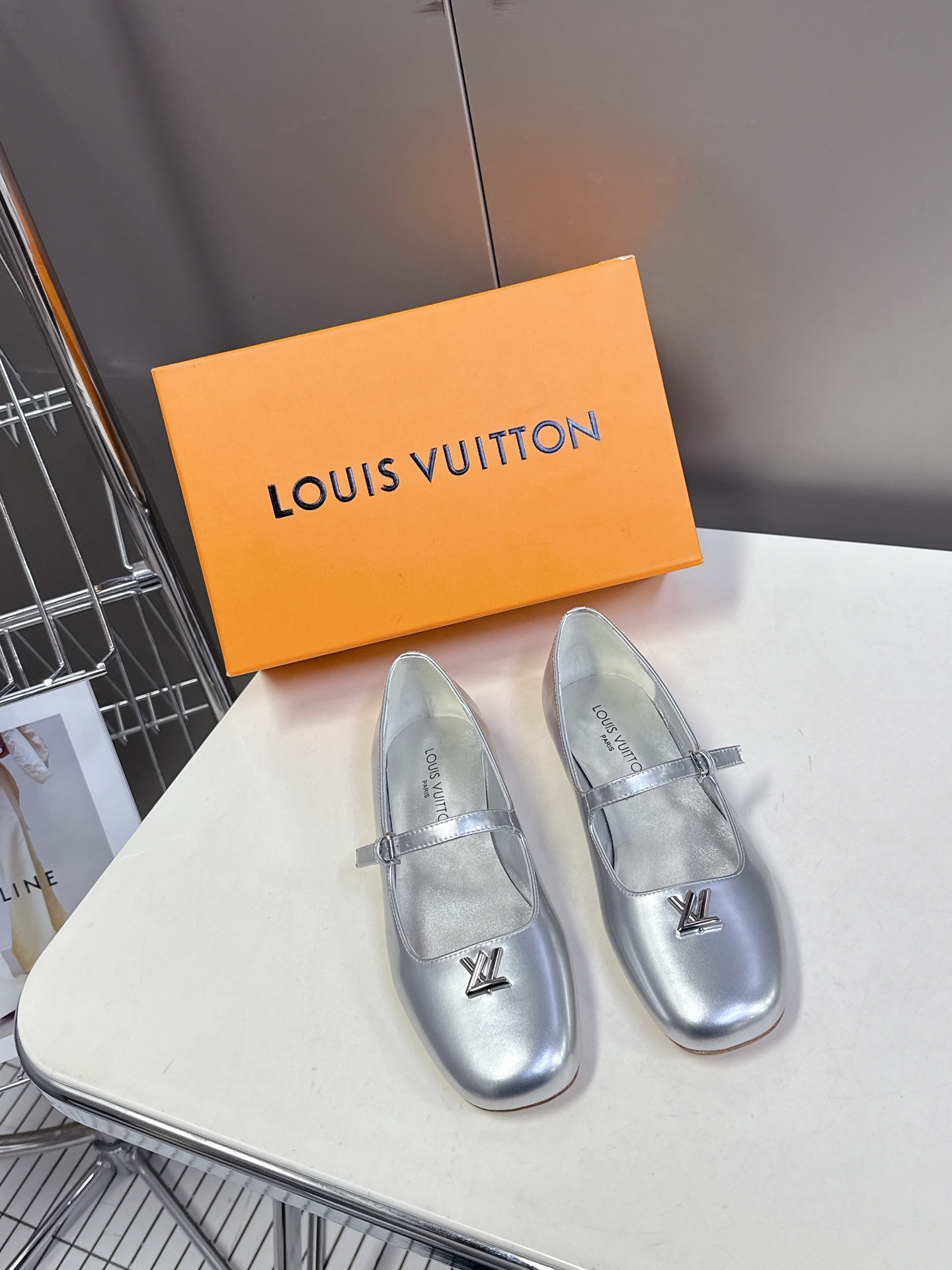  Louis Vuitton 路易威登春夏玛丽珍时装平底鞋 春夏秀场出镜率最高的一款单品 超多名模上脚 