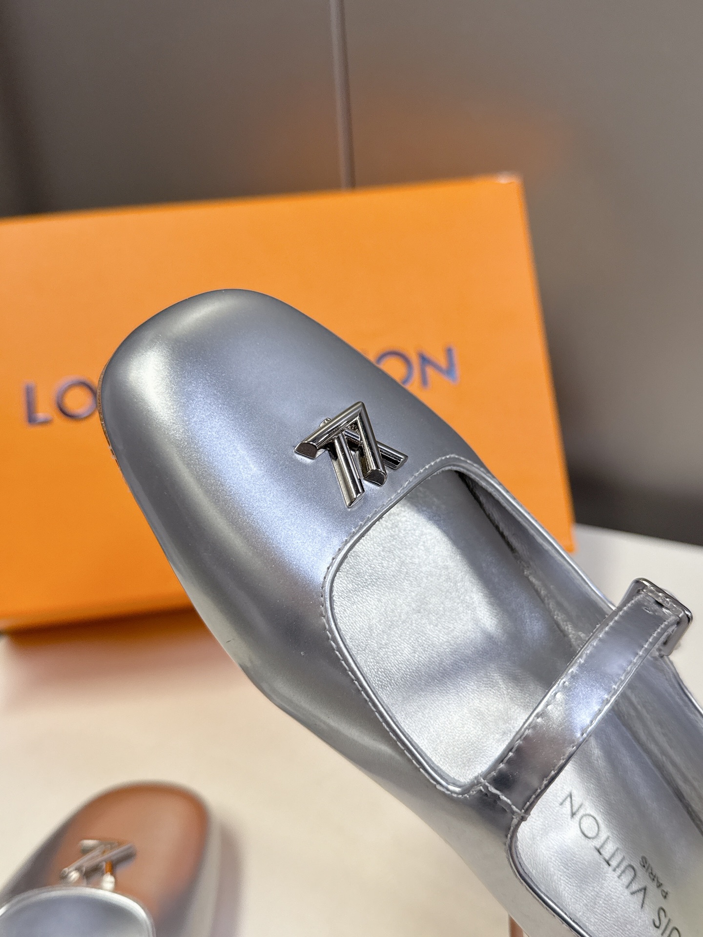  Louis Vuitton 路易威登春夏玛丽珍时装平底鞋 春夏秀场出镜率最高的一款单品 超多名模上脚 