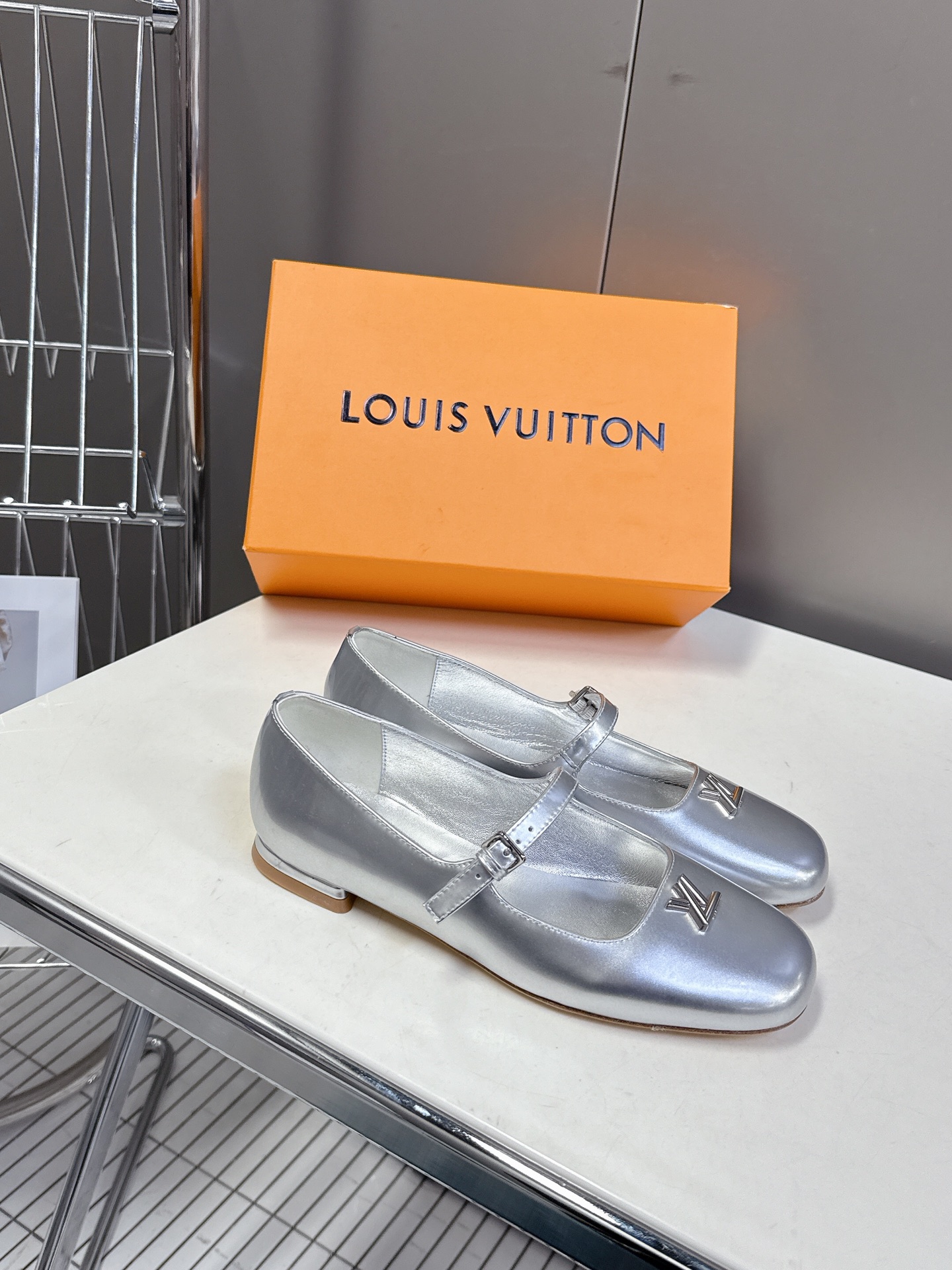  Louis Vuitton 路易威登春夏玛丽珍时装平底鞋 春夏秀场出镜率最高的一款单品 超多名模上脚 