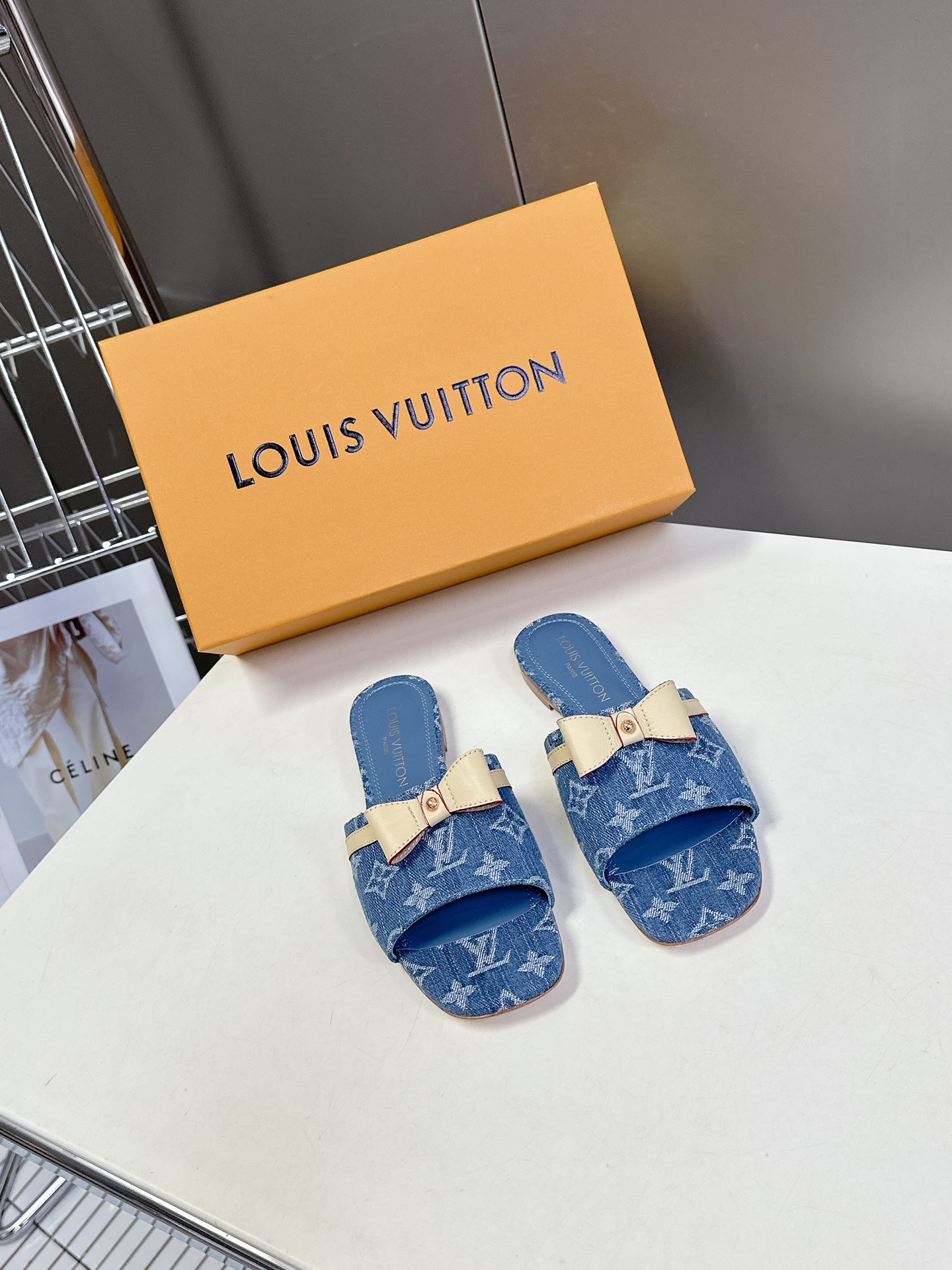  Louis Vuitton 路易威登春夏蝴蝶结时装拖鞋 春夏秀场出镜率最高的一款单品 超多名模上脚 简