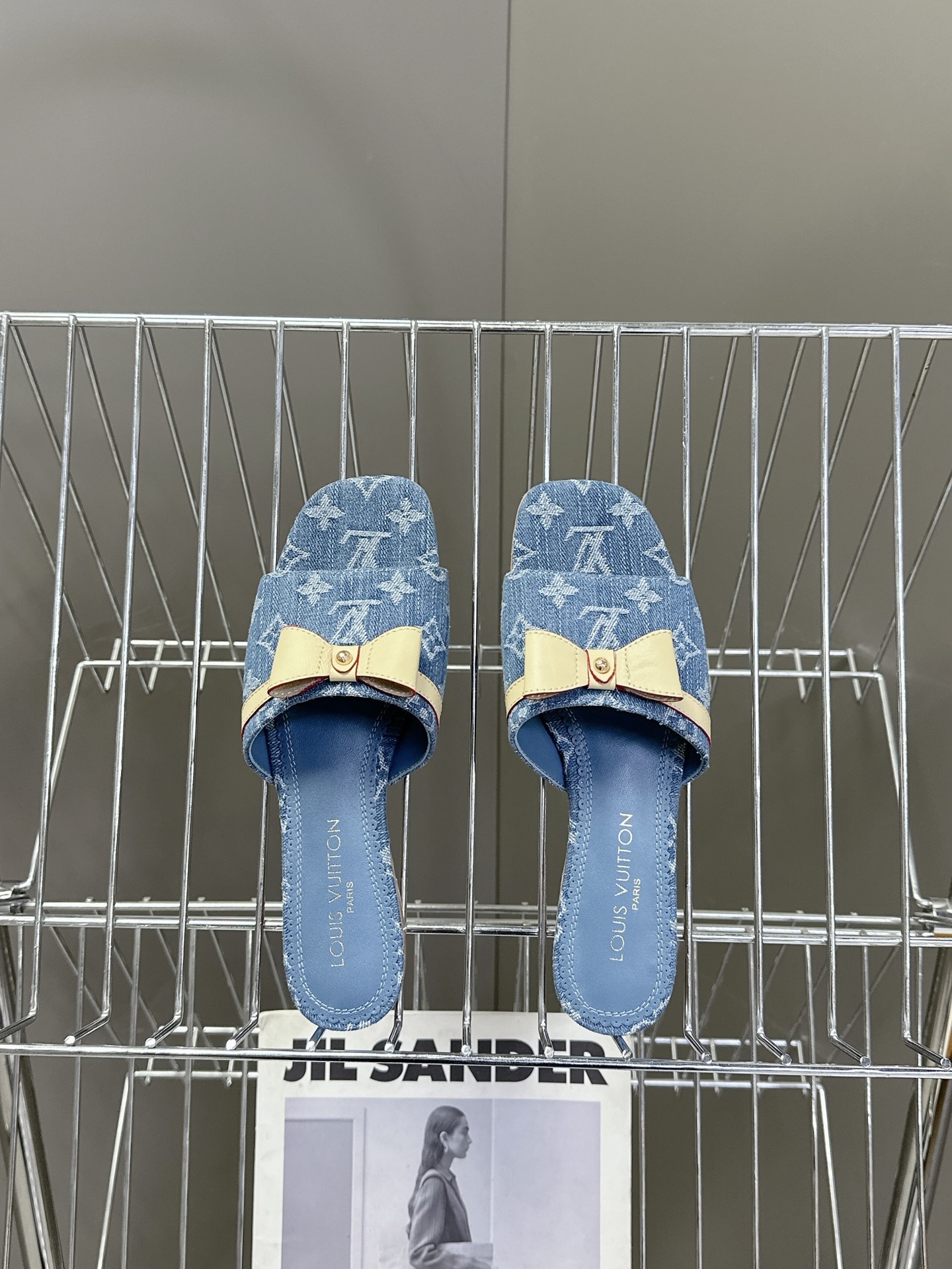  Louis Vuitton 路易威登春夏蝴蝶结时装拖鞋 春夏秀场出镜率最高的一款单品 超多名模上脚 简