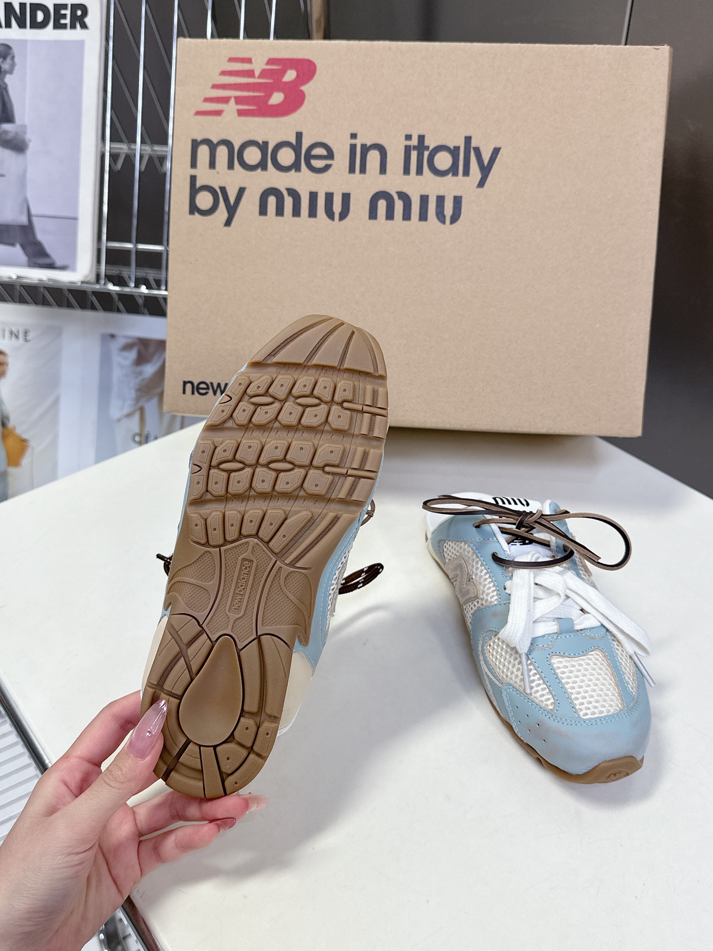  Miu Miu✖️New Balance 联名系列运动鞋、各大品牌都热衷于跨界联名、缪缪这次联名诚意满
