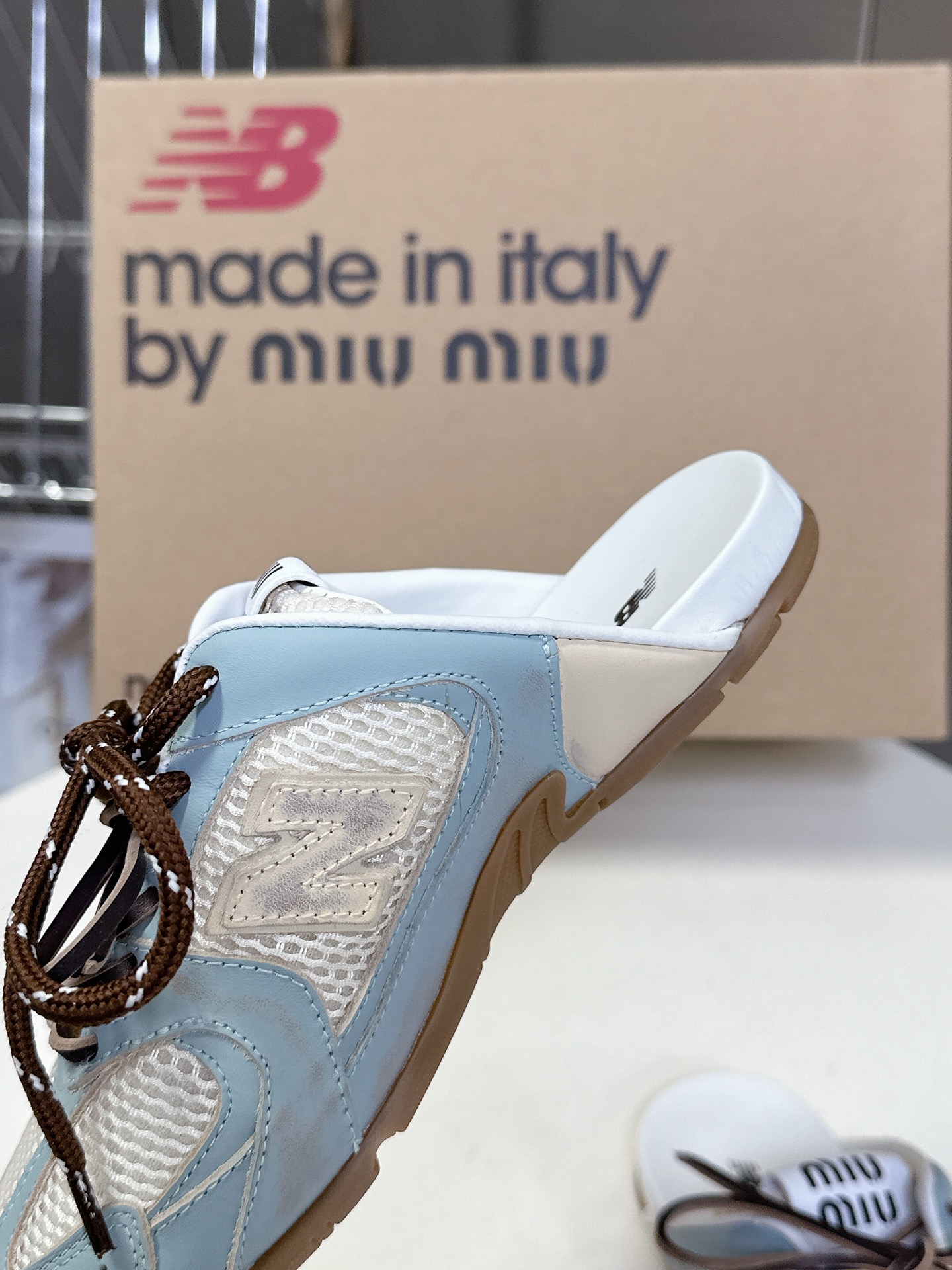  Miu Miu✖️New Balance 联名系列运动鞋、各大品牌都热衷于跨界联名、缪缪这次联名诚意满