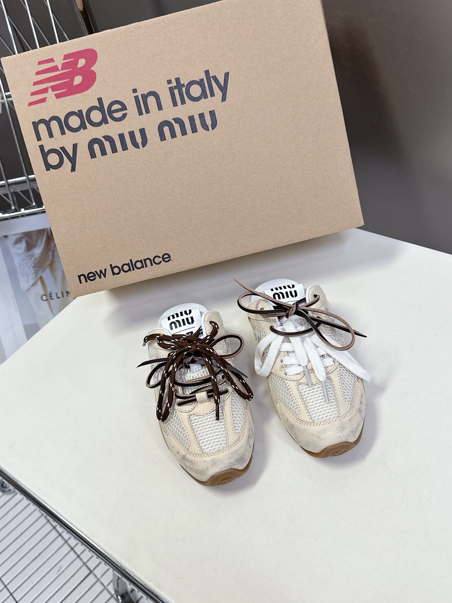  Miu Miu✖️New Balance 联名系列运动鞋、各大品牌都热衷于跨界联名、缪缪这次联名诚意满
