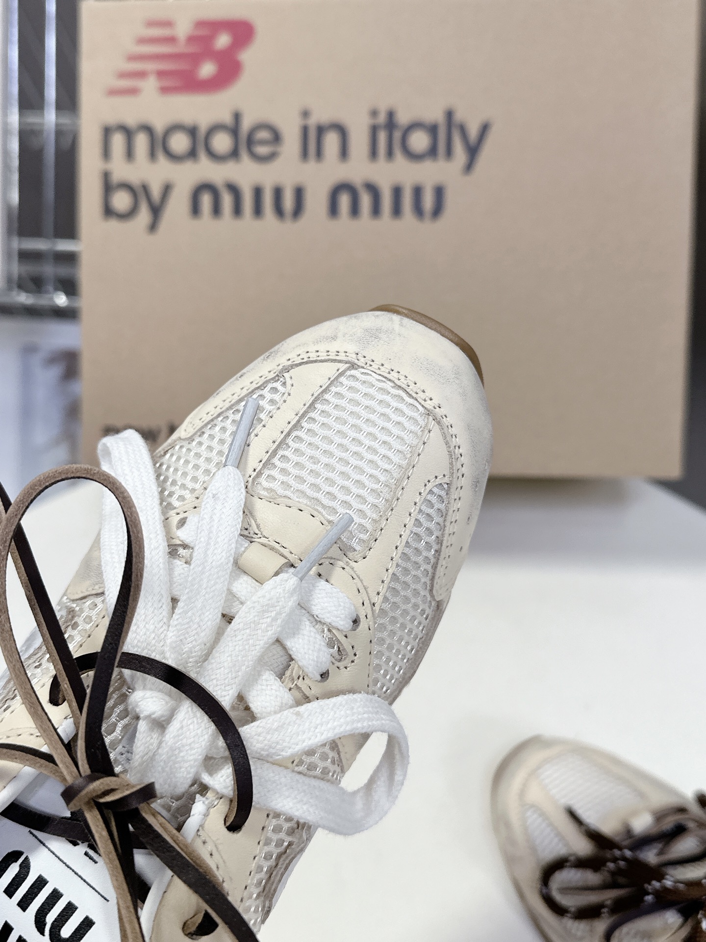  Miu Miu✖️New Balance 联名系列运动鞋、各大品牌都热衷于跨界联名、缪缪这次联名诚意满