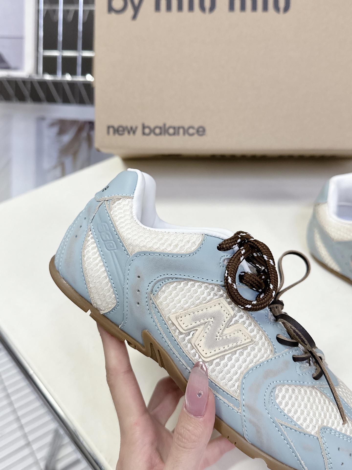  Miu Miu✖️New Balance 联名系列运动鞋、各大品牌都热衷于跨界联名、缪缪这次联名诚意满