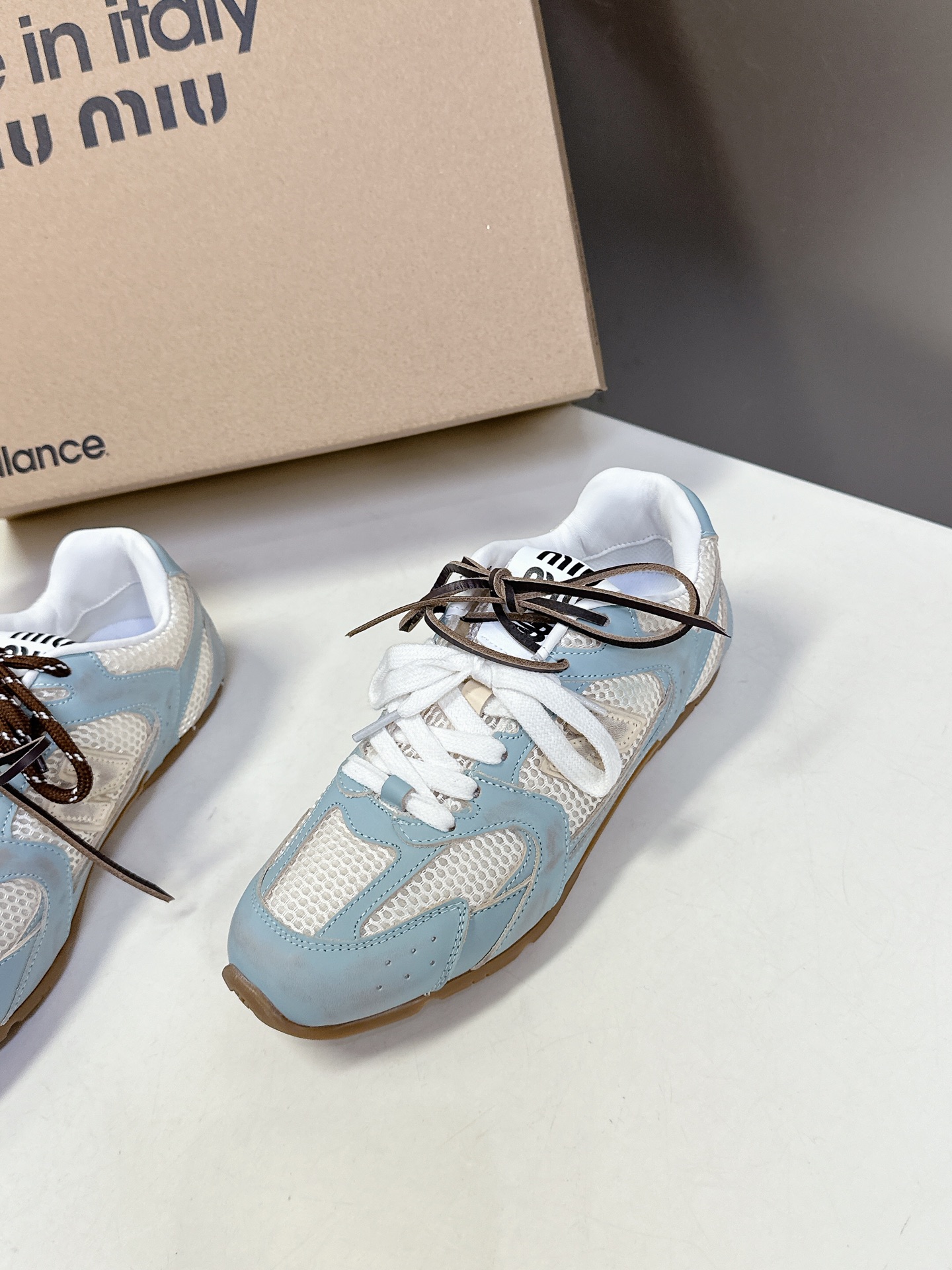 Miu Miu✖️New Balance 联名系列运动鞋、各大品牌都热衷于跨界联名、缪缪这次联名诚意满