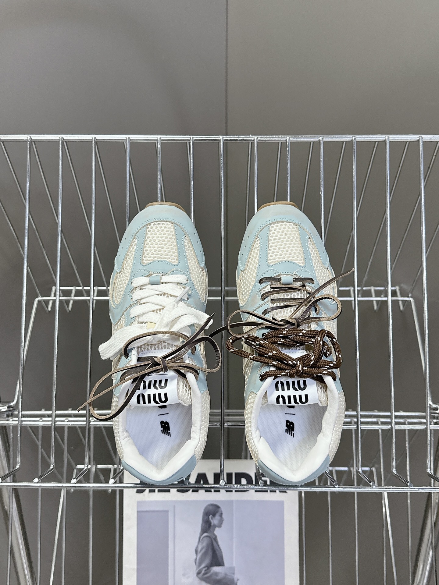  Miu Miu✖️New Balance 联名系列运动鞋、各大品牌都热衷于跨界联名、缪缪这次联名诚意满