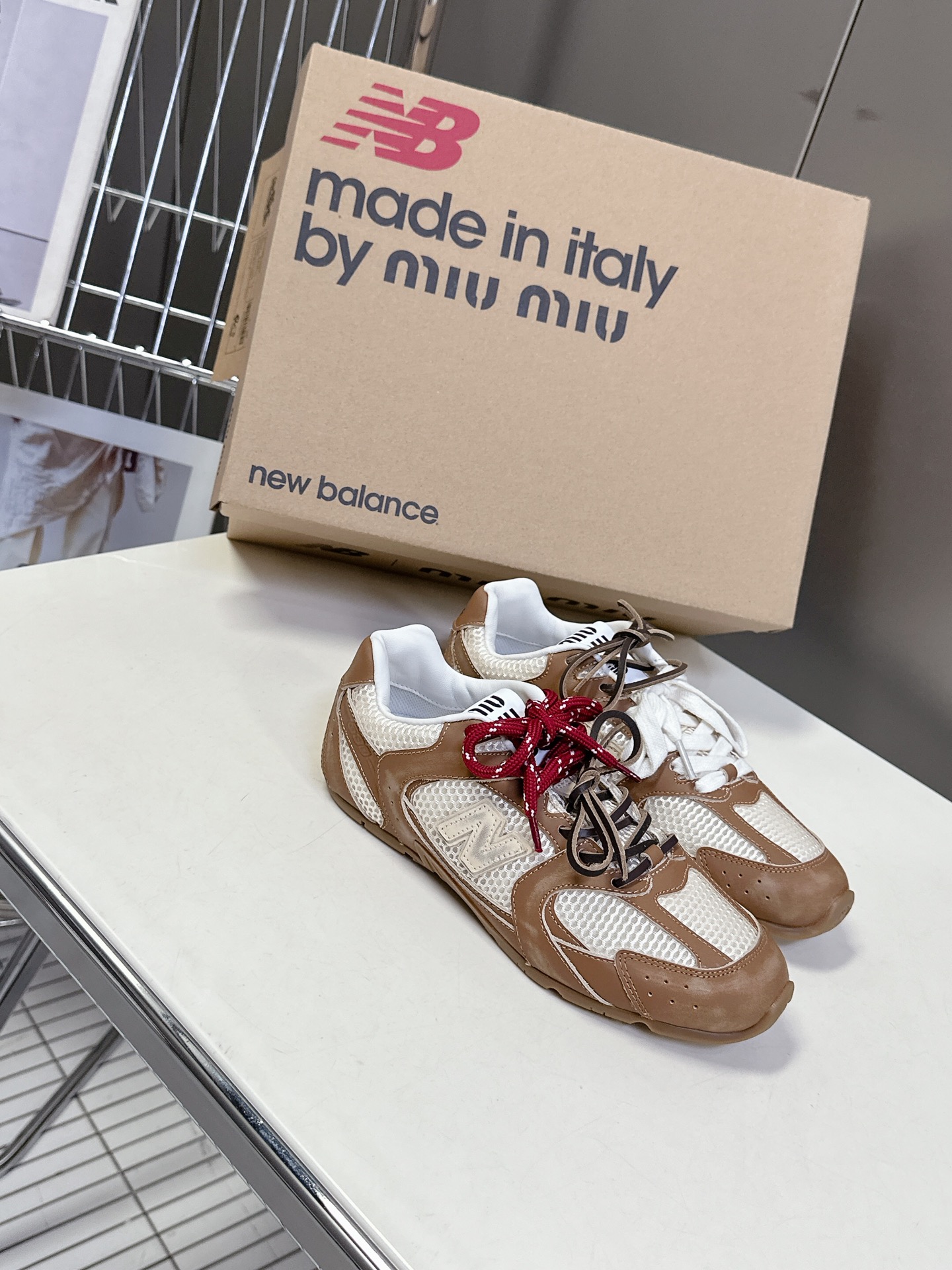  Miu Miu✖️New Balance 联名系列运动鞋、各大品牌都热衷于跨界联名、缪缪这次联名诚意满