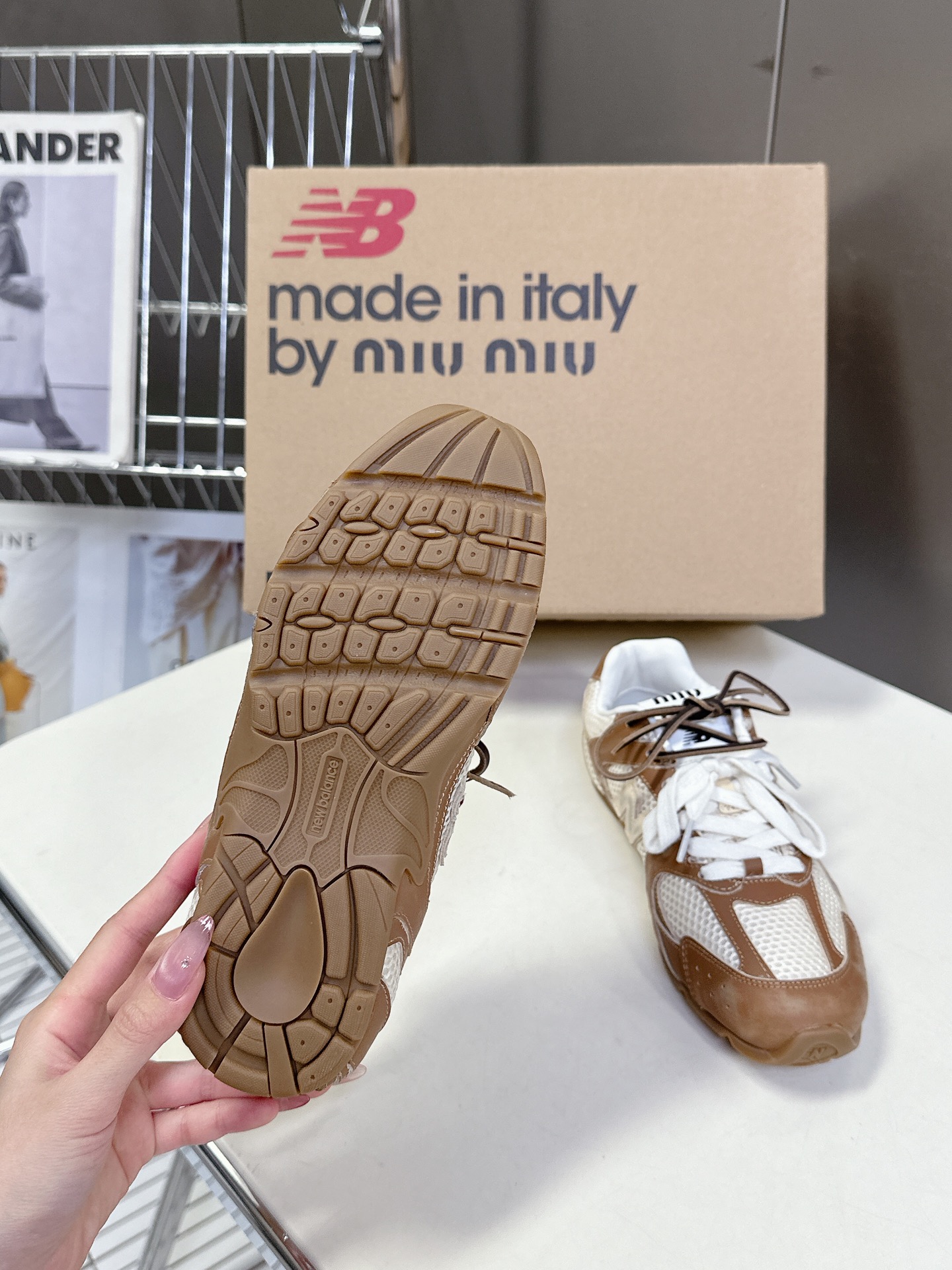  Miu Miu✖️New Balance 联名系列运动鞋、各大品牌都热衷于跨界联名、缪缪这次联名诚意满