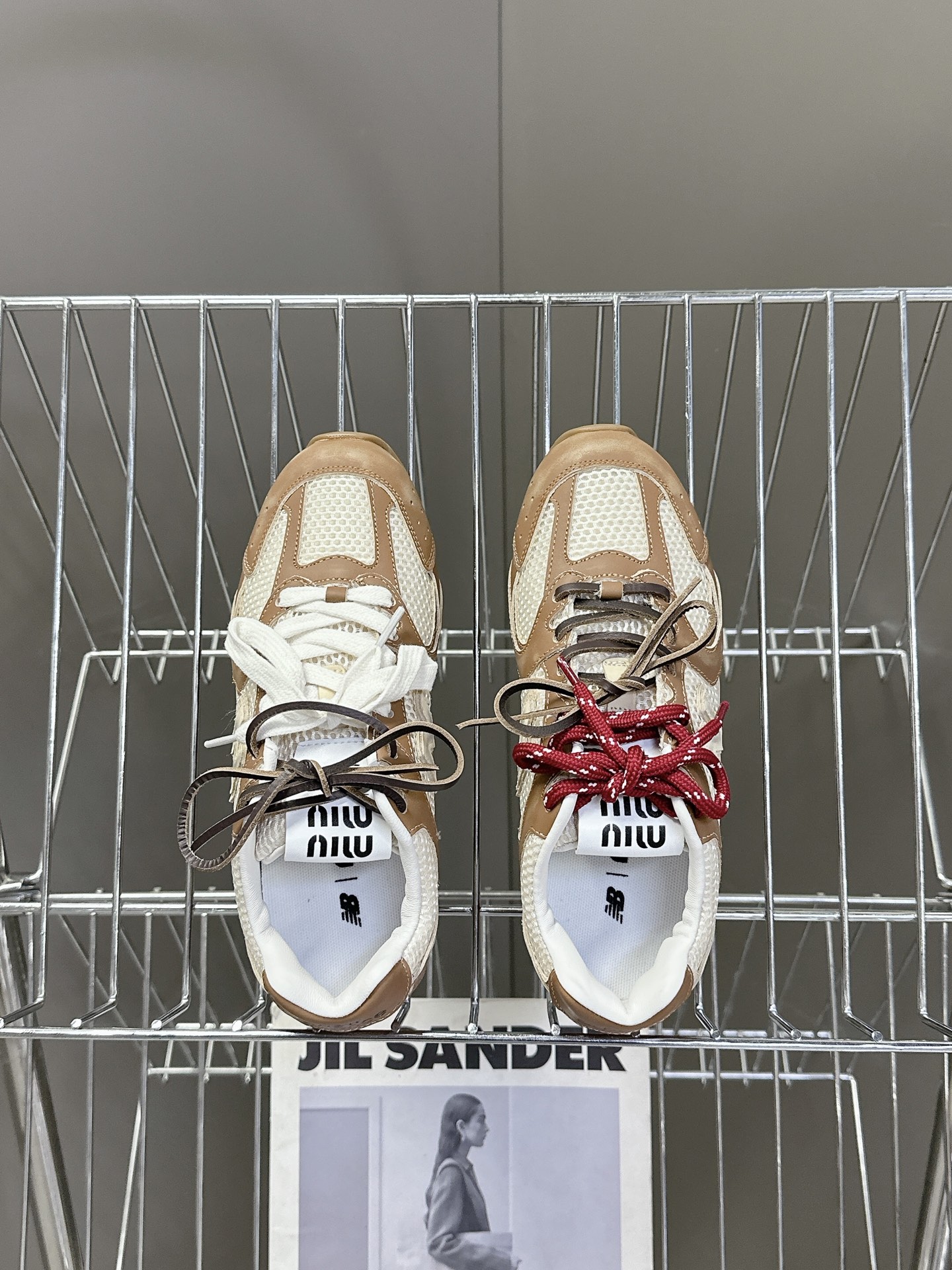  Miu Miu✖️New Balance 联名系列运动鞋、各大品牌都热衷于跨界联名、缪缪这次联名诚意满