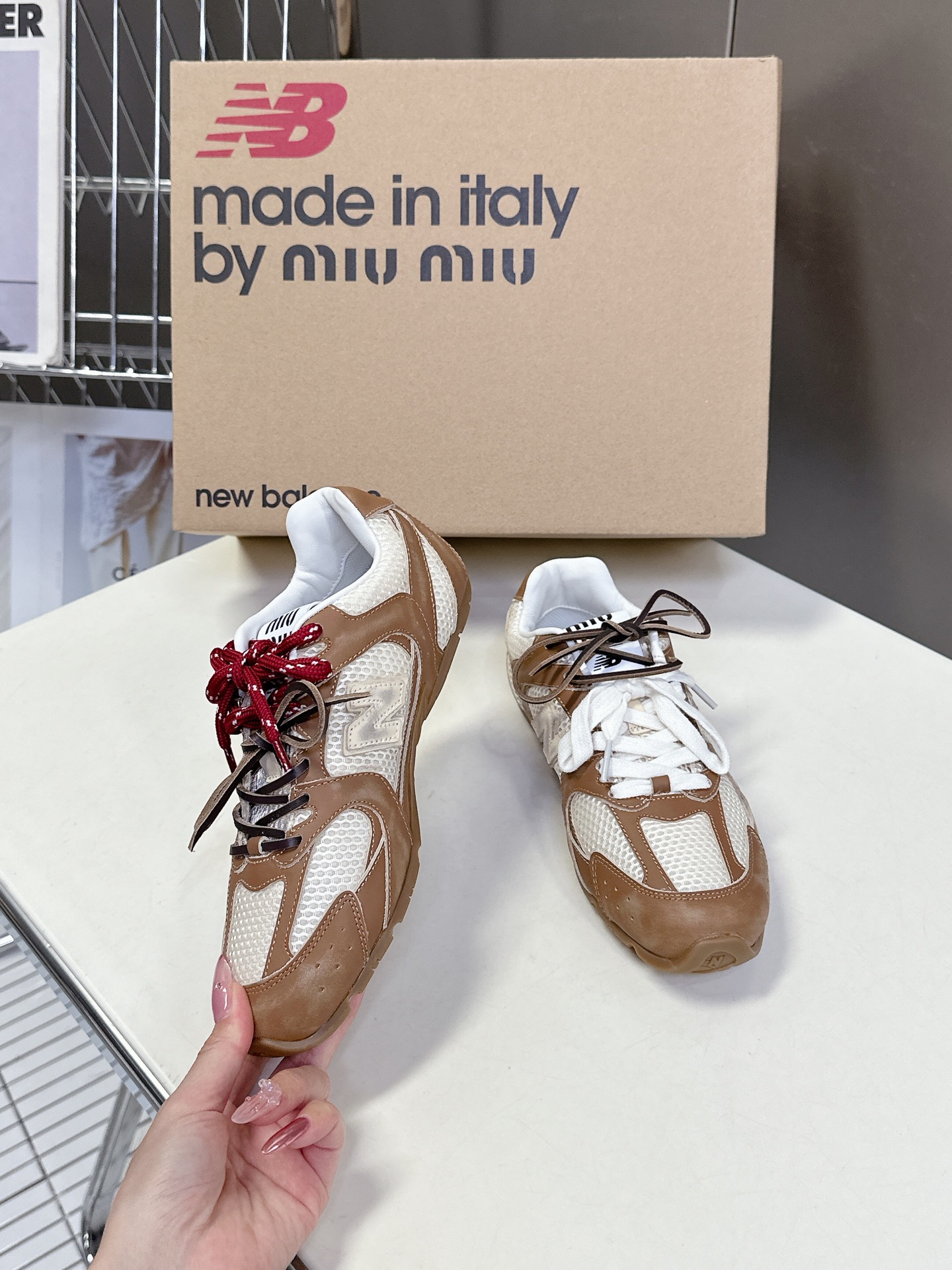  Miu Miu✖️New Balance 联名系列运动鞋、各大品牌都热衷于跨界联名、缪缪这次联名诚意满