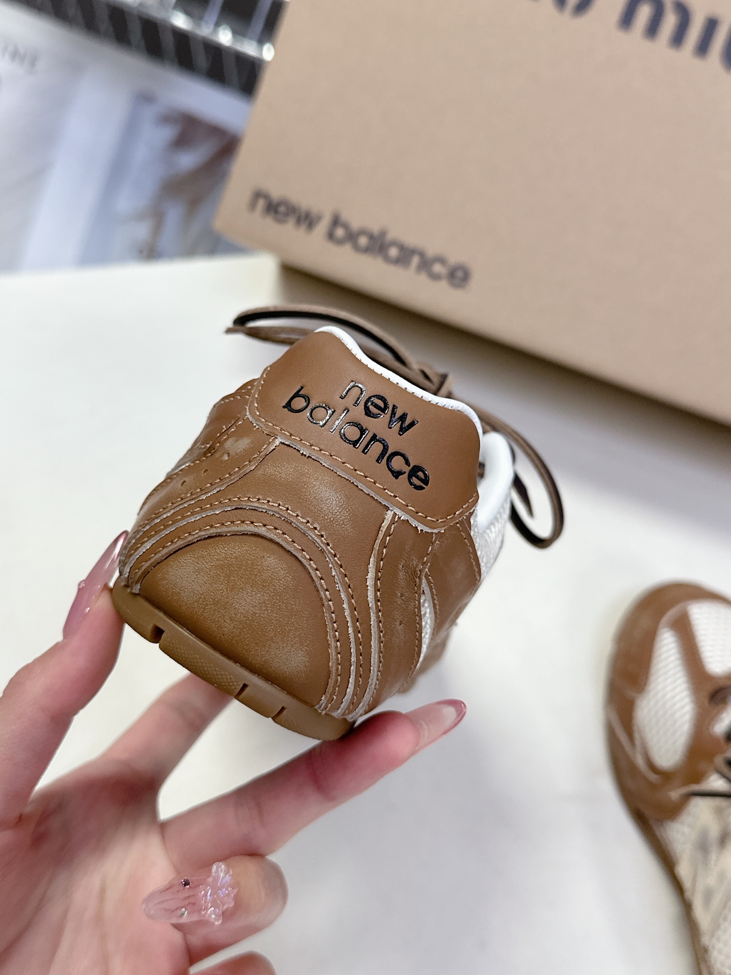  Miu Miu✖️New Balance 联名系列运动鞋、各大品牌都热衷于跨界联名、缪缪这次联名诚意满