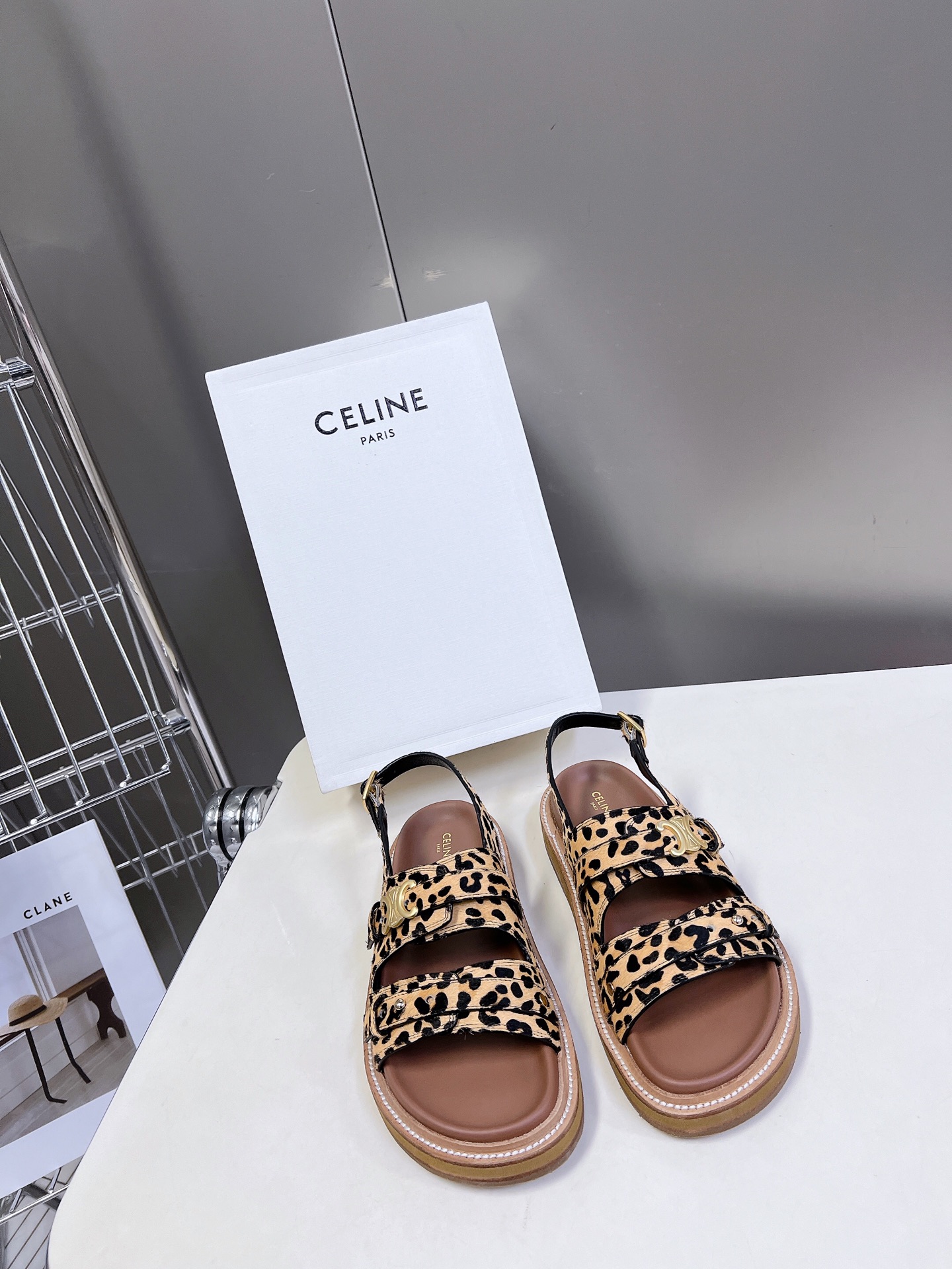 【CELINE】思琳代级别 春夏新品凯旋门复古罗马凉鞋拖鞋  进出专柜无压力，重工版，拒绝一眼假low