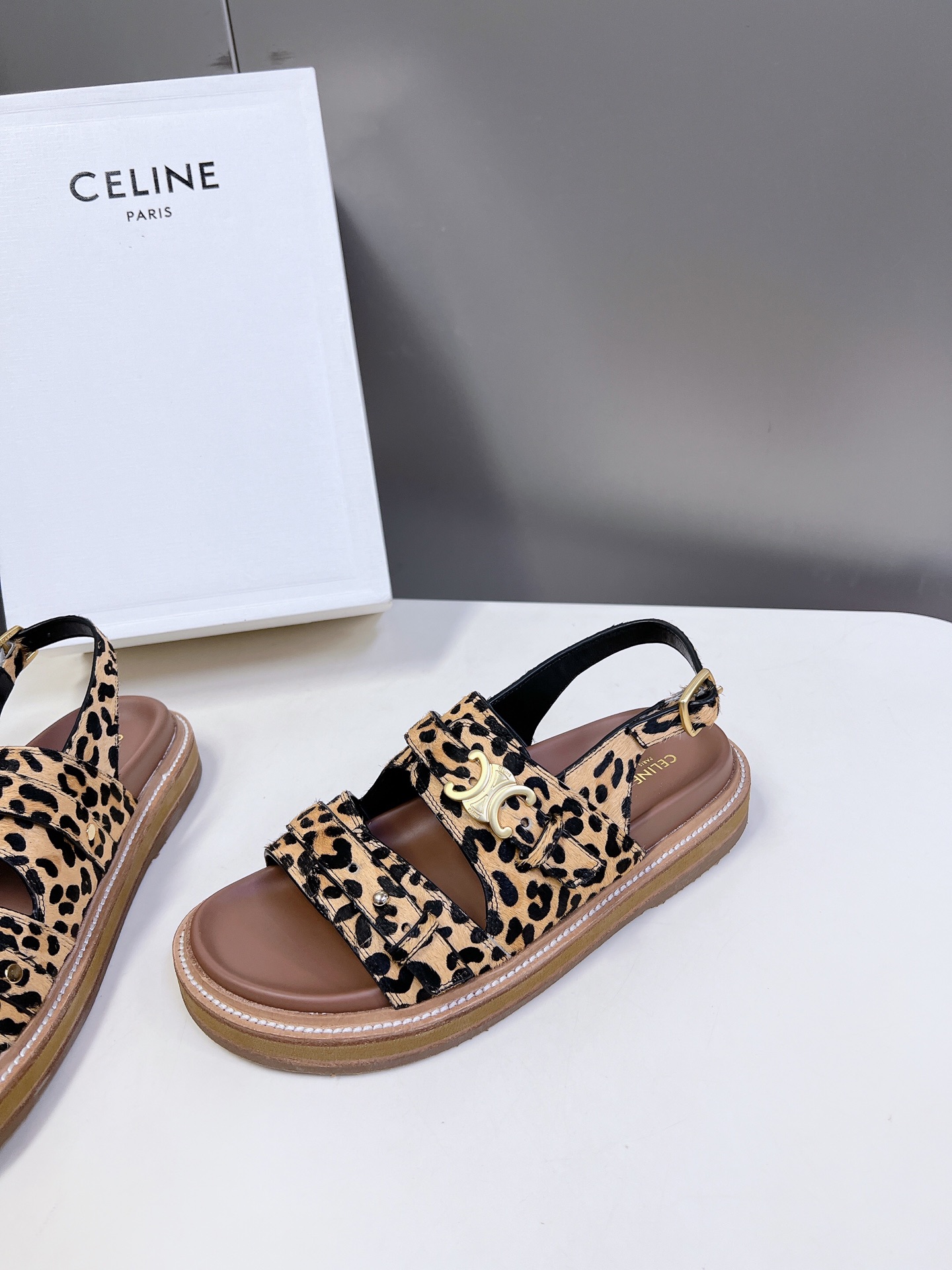  【CELINE】思琳代级别 春夏新品凯旋门复古罗马凉鞋拖鞋  进出专柜无压力，重工版，拒绝一眼假low
