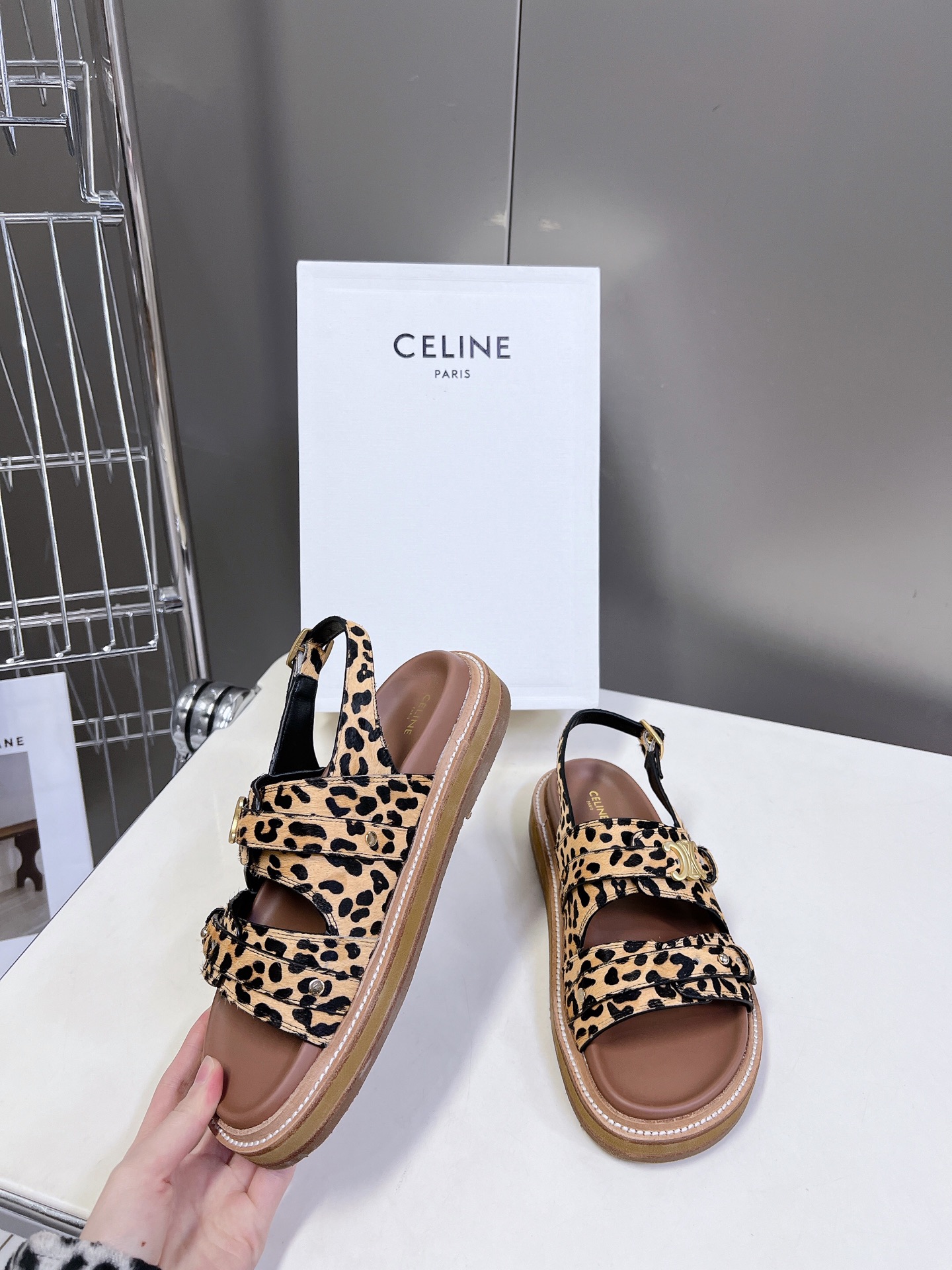  【CELINE】思琳代级别 春夏新品凯旋门复古罗马凉鞋拖鞋  进出专柜无压力，重工版，拒绝一眼假low